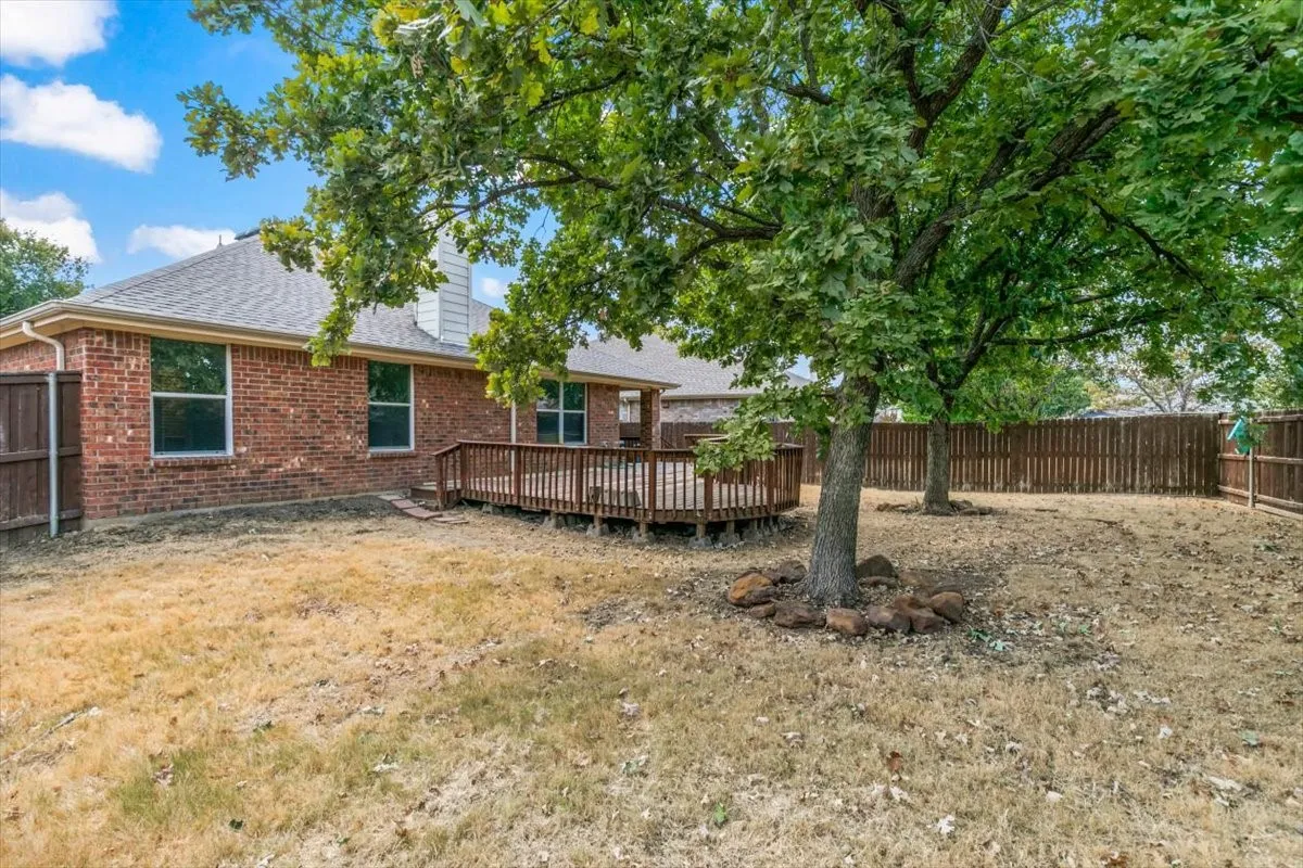 Single Family Residence For Rent in Denton County , 2733 Sunlight Drive, Little Elm, Texas 75068, 3 Bedroom, 2 Bathroom, 2 Garage spaces, 1,544 Sqft, built in 2004, mls#21324038, Real Estate Agent in Little Elm, Homes For Rent in Denton county, Homes For Rent in Little Elm, Realtor in Little Elm Texas, Real Estate Brokerage Independent Realty Texas, Luminita Cordes Realtor