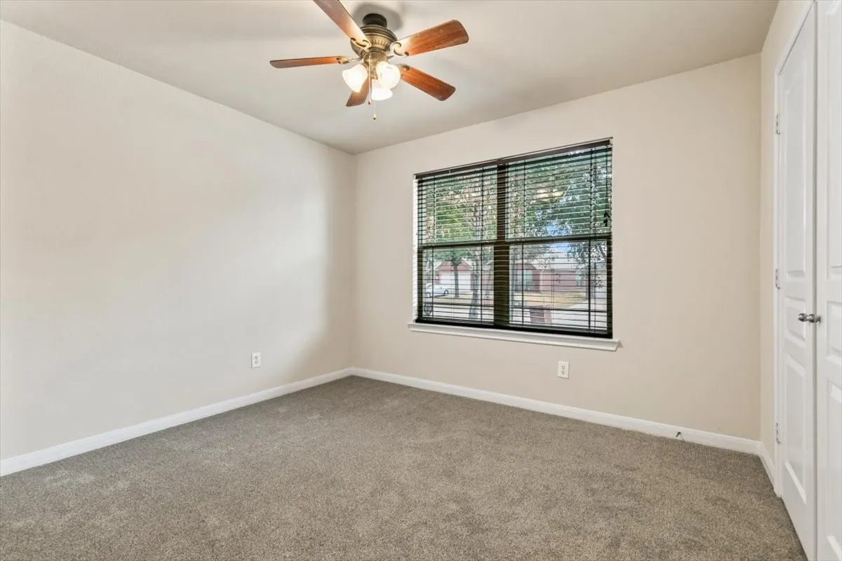 Single Family Residence For Rent in Denton County , 2733 Sunlight Drive, Little Elm, Texas 75068, 3 Bedroom, 2 Bathroom, 2 Garage spaces, 1,544 Sqft, built in 2004, mls#21324038, Real Estate Agent in Little Elm, Homes For Rent in Denton county, Homes For Rent in Little Elm, Realtor in Little Elm Texas, Real Estate Brokerage Independent Realty Texas, Luminita Cordes Realtor