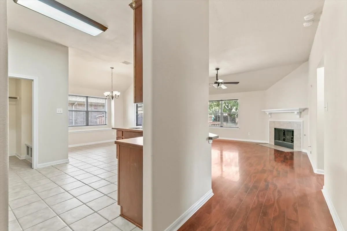 Single Family Residence For Rent in Denton County , 2733 Sunlight Drive, Little Elm, Texas 75068, 3 Bedroom, 2 Bathroom, 2 Garage spaces, 1,544 Sqft, built in 2004, mls#21324038, Real Estate Agent in Little Elm, Homes For Rent in Denton county, Homes For Rent in Little Elm, Realtor in Little Elm Texas, Real Estate Brokerage Independent Realty Texas, Luminita Cordes Realtor