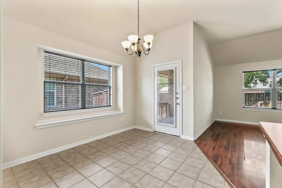 Single Family Residence For Rent in Denton County , 2733 Sunlight Drive, Little Elm, Texas 75068, 3 Bedroom, 2 Bathroom, 2 Garage spaces, 1,544 Sqft, built in 2004, mls#21324038, Real Estate Agent in Little Elm, Homes For Rent in Denton county, Homes For Rent in Little Elm, Realtor in Little Elm Texas, Real Estate Brokerage Independent Realty Texas, Luminita Cordes Realtor