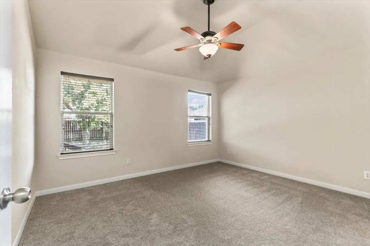 Single Family Residence For Rent in Denton County , 2733 Sunlight Drive, Little Elm, Texas 75068, 3 Bedroom, 2 Bathroom, 2 Garage spaces, 1,544 Sqft, built in 2004, mls#21324038, Real Estate Agent in Little Elm, Homes For Rent in Denton county, Homes For Rent in Little Elm, Realtor in Little Elm Texas, Real Estate Brokerage Independent Realty Texas, Luminita Cordes Realtor