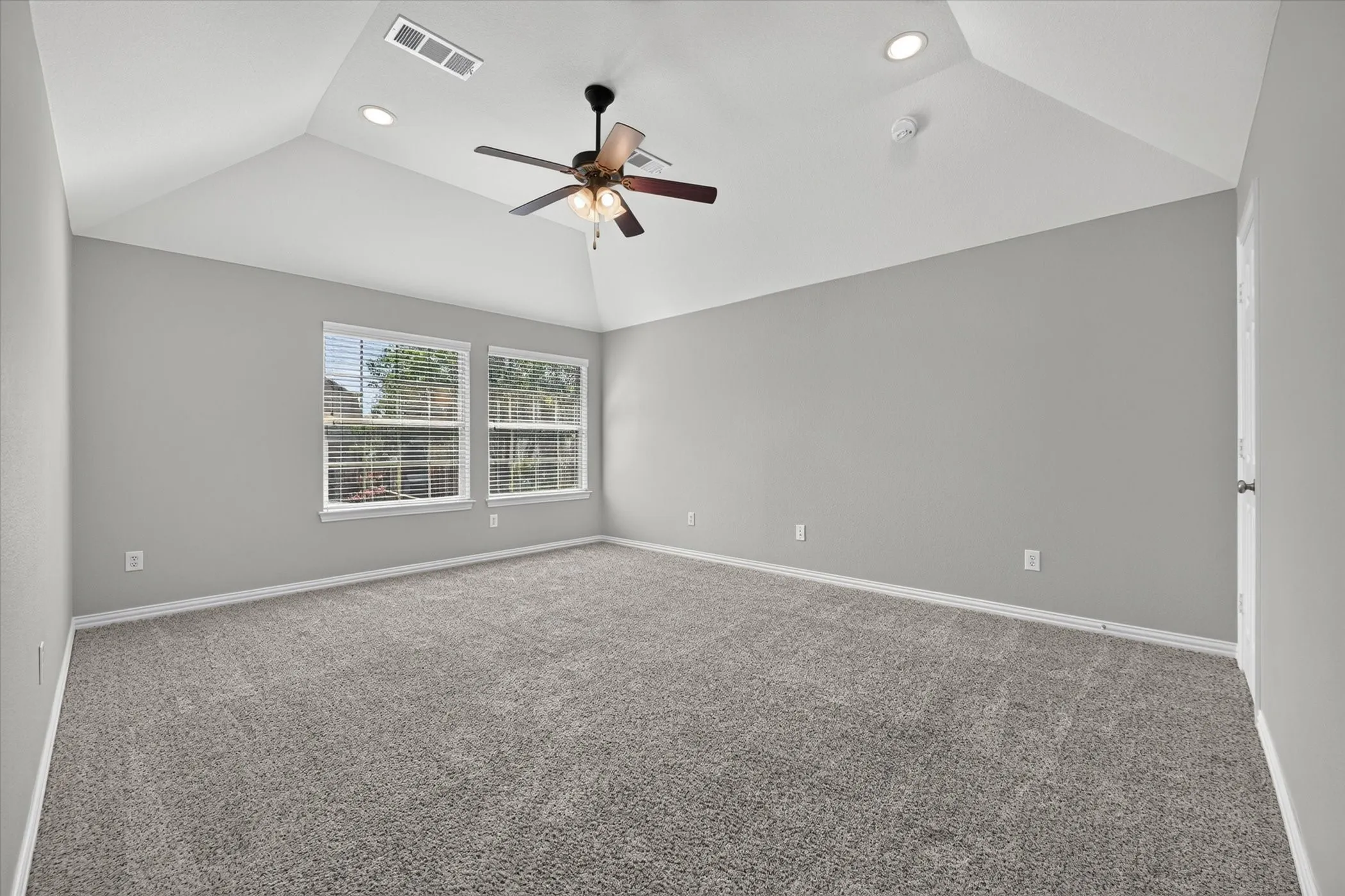 Single Family Residence For Sale in Denton County , 8417 Bayberry Avenue, Lantana, Texas 76226, 4 Bedroom, 4 Bathroom, 2 Garage spaces, 3,450 Sqft, built in 2010, mls#21322729, Real Estate Agent in Lantana, Homes For Sale in Denton county, Homes For Sale in Lantana, Realtor in Lantana Texas, Real Estate Brokerage Independent Realty Texas, Luminita Cordes Realtor