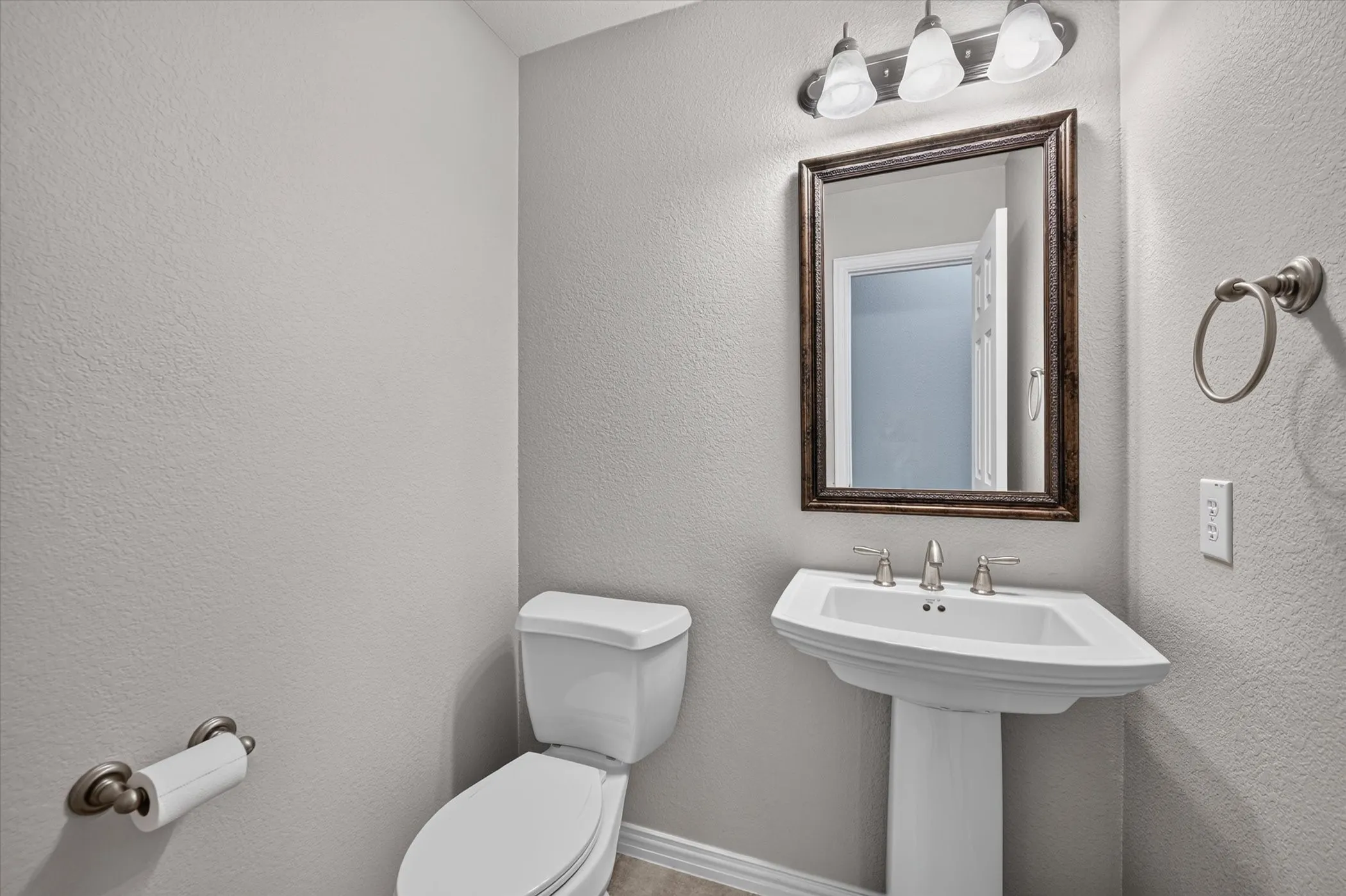Single Family Residence For Sale in Denton County , 8417 Bayberry Avenue, Lantana, Texas 76226, 4 Bedroom, 4 Bathroom, 2 Garage spaces, 3,450 Sqft, built in 2010, mls#21322729, Real Estate Agent in Lantana, Homes For Sale in Denton county, Homes For Sale in Lantana, Realtor in Lantana Texas, Real Estate Brokerage Independent Realty Texas, Luminita Cordes Realtor