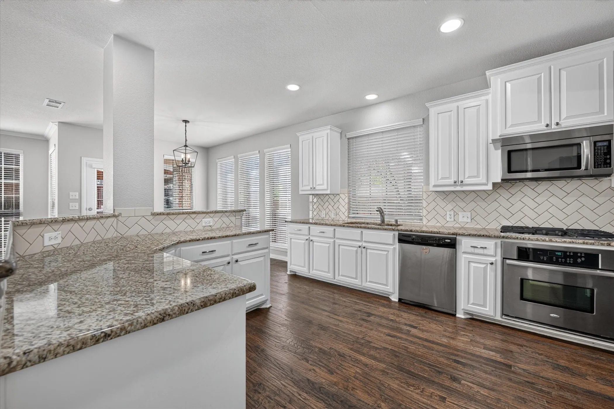 Single Family Residence For Sale in Denton County , 8417 Bayberry Avenue, Lantana, Texas 76226, 4 Bedroom, 4 Bathroom, 2 Garage spaces, 3,450 Sqft, built in 2010, mls#21322729, Real Estate Agent in Lantana, Homes For Sale in Denton county, Homes For Sale in Lantana, Realtor in Lantana Texas, Real Estate Brokerage Independent Realty Texas, Luminita Cordes Realtor
