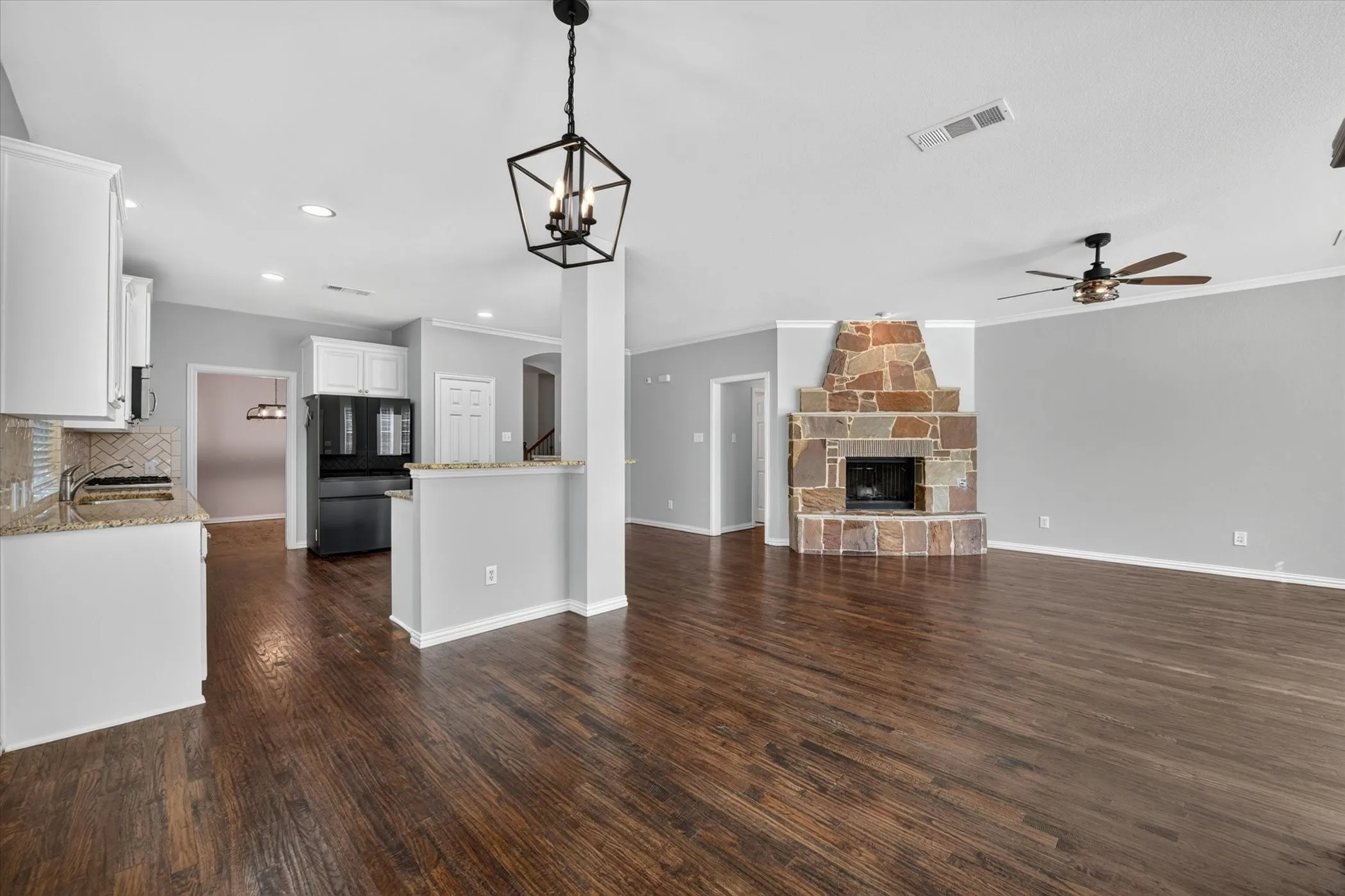 Single Family Residence For Sale in Denton County , 8417 Bayberry Avenue, Lantana, Texas 76226, 4 Bedroom, 4 Bathroom, 2 Garage spaces, 3,450 Sqft, built in 2010, mls#21322729, Real Estate Agent in Lantana, Homes For Sale in Denton county, Homes For Sale in Lantana, Realtor in Lantana Texas, Real Estate Brokerage Independent Realty Texas, Luminita Cordes Realtor