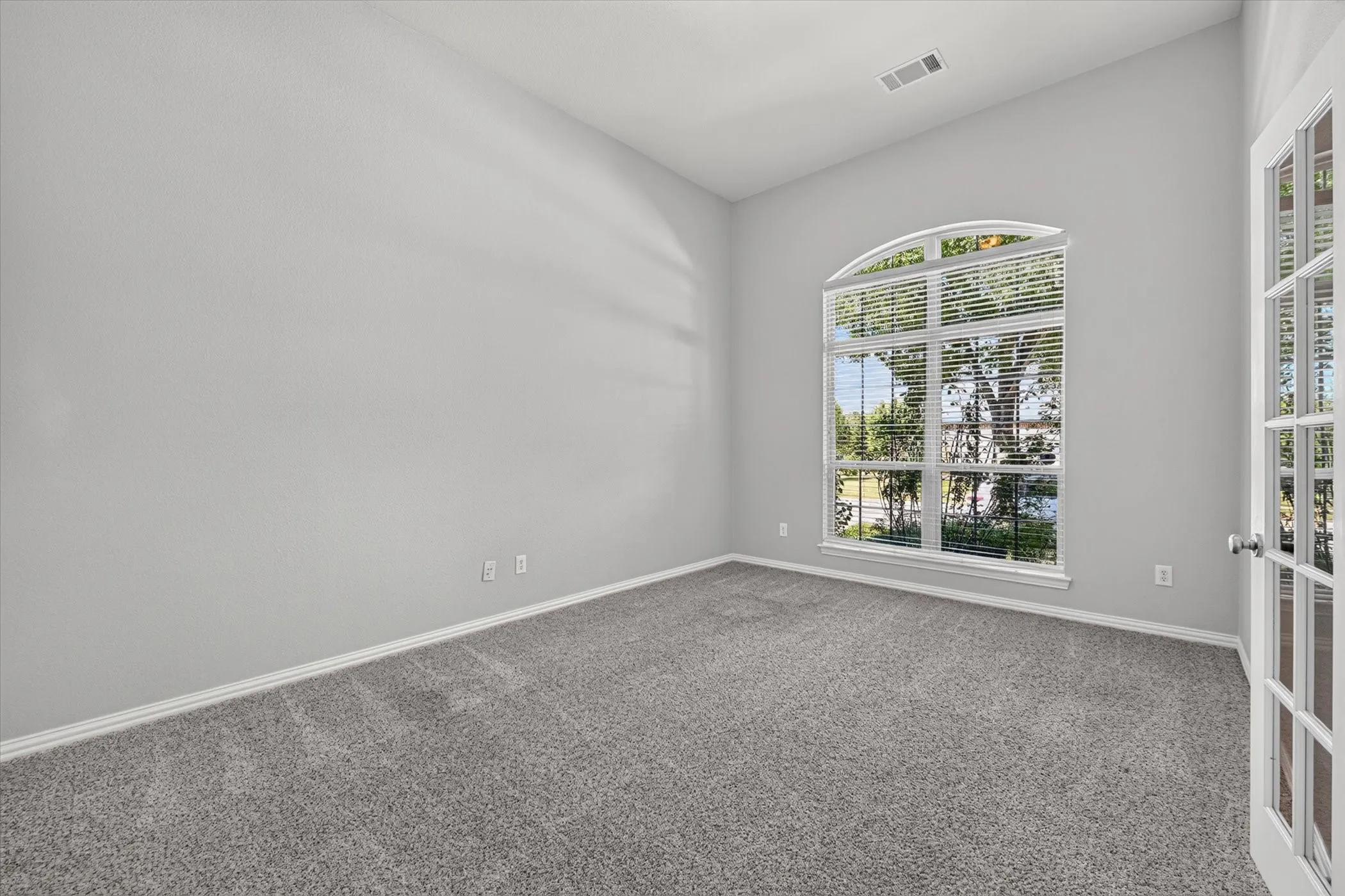 Single Family Residence For Sale in Denton County , 8417 Bayberry Avenue, Lantana, Texas 76226, 4 Bedroom, 4 Bathroom, 2 Garage spaces, 3,450 Sqft, built in 2010, mls#21322729, Real Estate Agent in Lantana, Homes For Sale in Denton county, Homes For Sale in Lantana, Realtor in Lantana Texas, Real Estate Brokerage Independent Realty Texas, Luminita Cordes Realtor