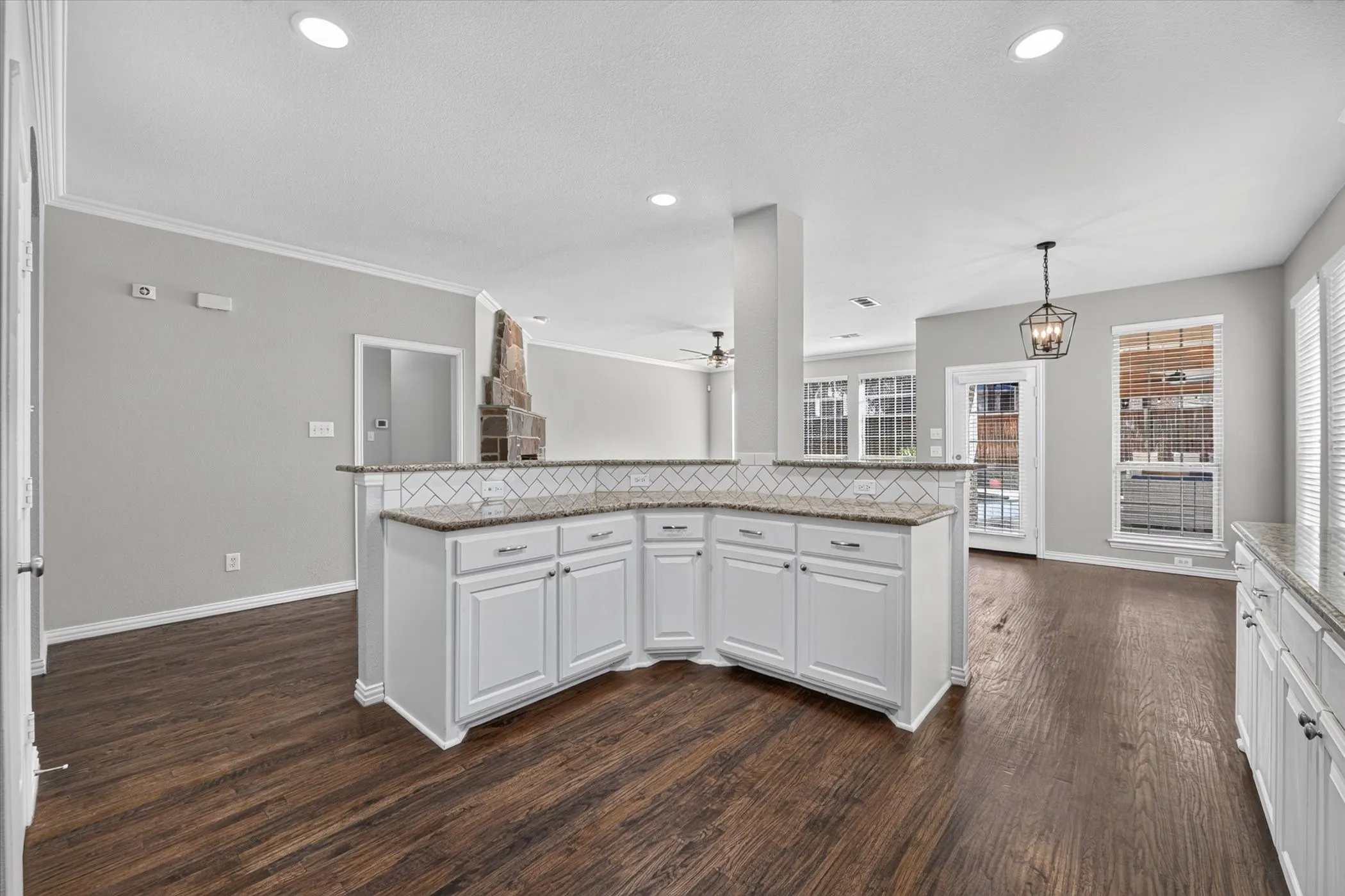 Single Family Residence For Sale in Denton County , 8417 Bayberry Avenue, Lantana, Texas 76226, 4 Bedroom, 4 Bathroom, 2 Garage spaces, 3,450 Sqft, built in 2010, mls#21322729, Real Estate Agent in Lantana, Homes For Sale in Denton county, Homes For Sale in Lantana, Realtor in Lantana Texas, Real Estate Brokerage Independent Realty Texas, Luminita Cordes Realtor