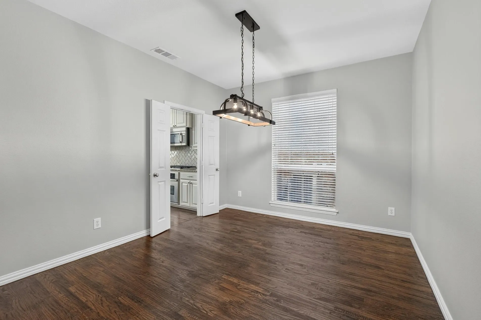 Single Family Residence For Sale in Denton County , 8417 Bayberry Avenue, Lantana, Texas 76226, 4 Bedroom, 4 Bathroom, 2 Garage spaces, 3,450 Sqft, built in 2010, mls#21322729, Real Estate Agent in Lantana, Homes For Sale in Denton county, Homes For Sale in Lantana, Realtor in Lantana Texas, Real Estate Brokerage Independent Realty Texas, Luminita Cordes Realtor