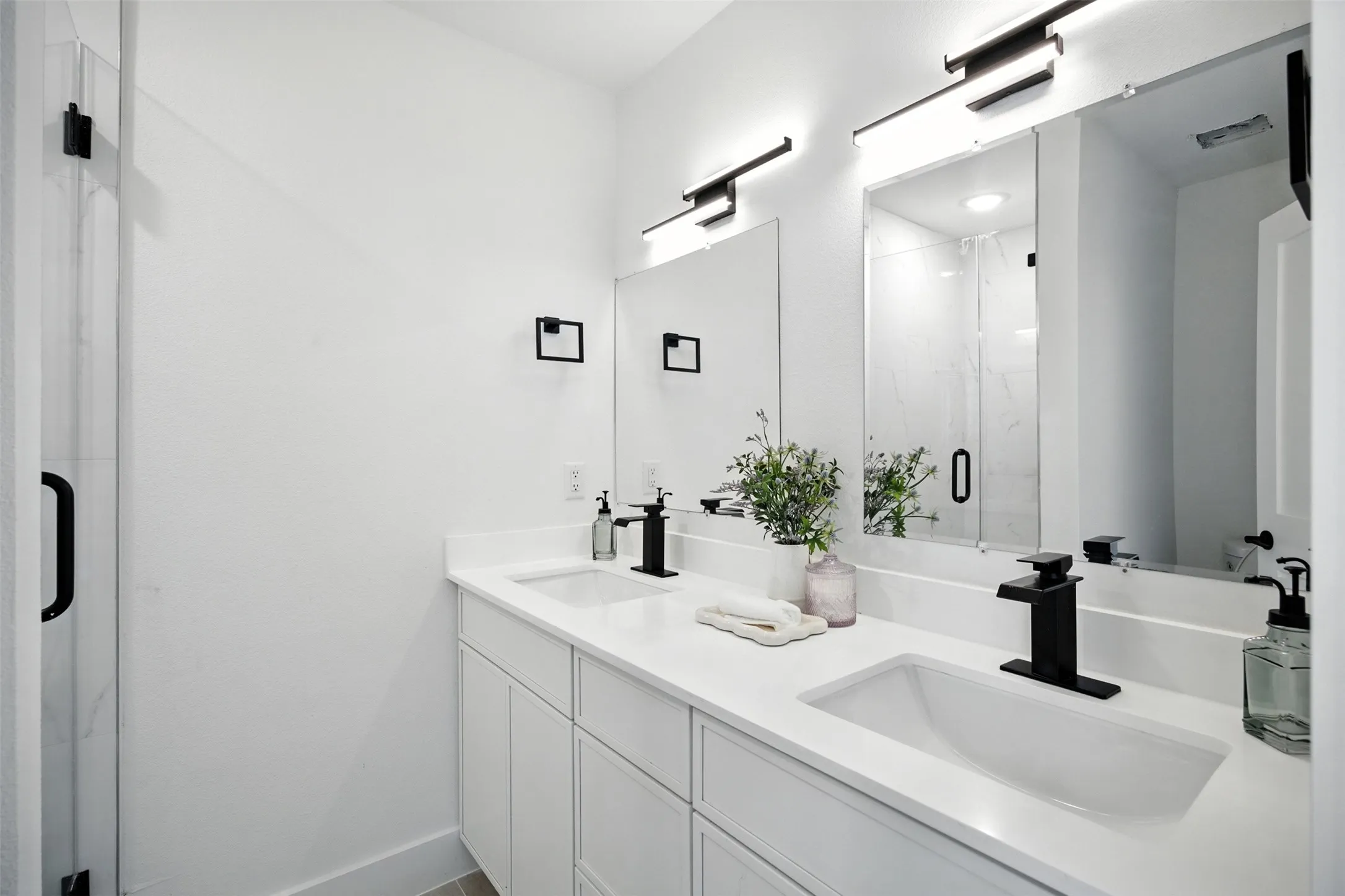 Townhouse For Rent in Dallas County , 312 N Lancaster Avenue 12, Dallas, Texas 75203, 3 Bedroom, 4 Bathroom, 2 Garage spaces, 1,941 Sqft, built in 2025, mls#21324068, Real Estate Agent in Dallas, Homes For Rent in Dallas county, Homes For Rent in Dallas, Realtor in Dallas Texas, Real Estate Brokerage Independent Realty Texas, Luminita Cordes Realtor