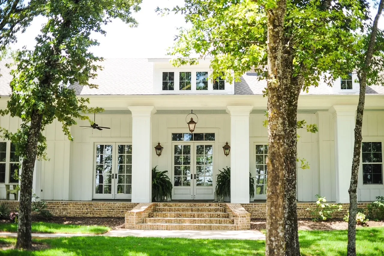 Single Family Residence For Sale in Hunt County , 7968 County Road 2412, Quinlan, Texas 75474, 4 Bedroom, 3 Bathroom, 2 Garage spaces, 4,289 Sqft, built in 2018, mls#21324073, Real Estate Agent in Quinlan, Homes For Sale in Hunt county, Homes For Sale in Quinlan, Realtor in Quinlan Texas, Real Estate Brokerage Independent Realty Texas, Luminita Cordes Realtor
