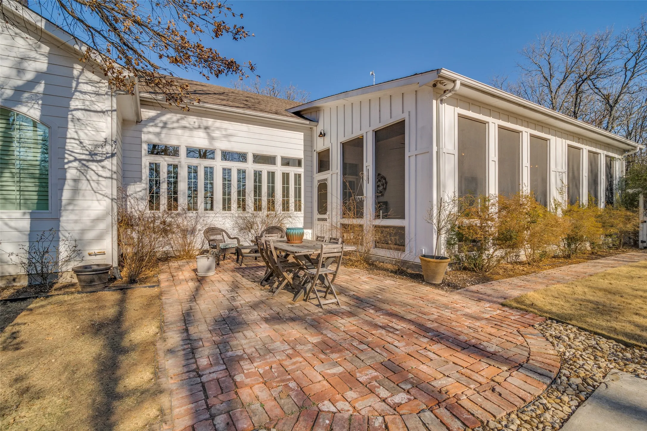 Single Family Residence For Sale in Hunt County , 7968 County Road 2412, Quinlan, Texas 75474, 4 Bedroom, 3 Bathroom, 2 Garage spaces, 4,289 Sqft, built in 2018, mls#21324073, Real Estate Agent in Quinlan, Homes For Sale in Hunt county, Homes For Sale in Quinlan, Realtor in Quinlan Texas, Real Estate Brokerage Independent Realty Texas, Luminita Cordes Realtor