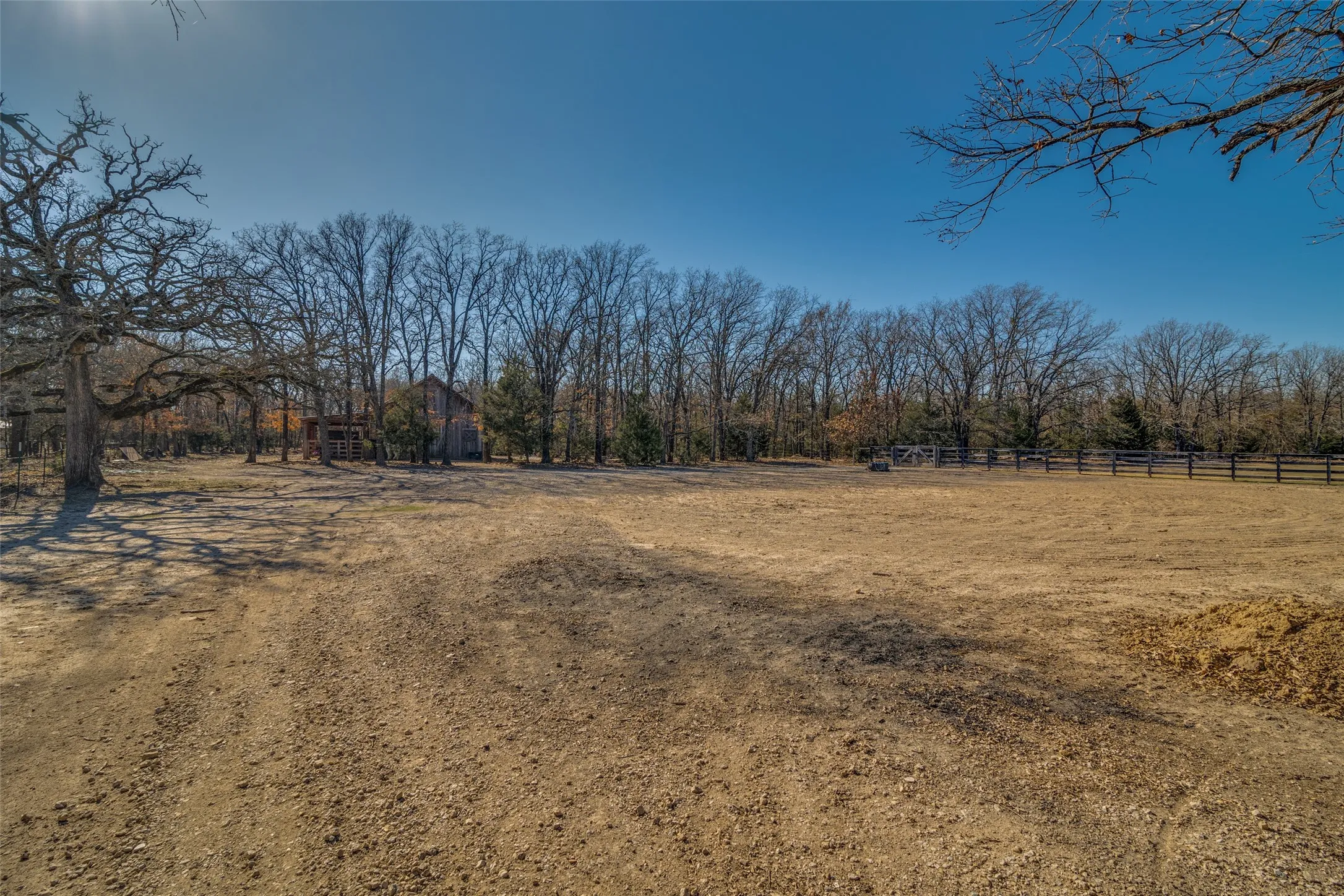 Single Family Residence For Sale in Hunt County , 7968 County Road 2412, Quinlan, Texas 75474, 4 Bedroom, 3 Bathroom, 2 Garage spaces, 4,289 Sqft, built in 2018, mls#21324073, Real Estate Agent in Quinlan, Homes For Sale in Hunt county, Homes For Sale in Quinlan, Realtor in Quinlan Texas, Real Estate Brokerage Independent Realty Texas, Luminita Cordes Realtor