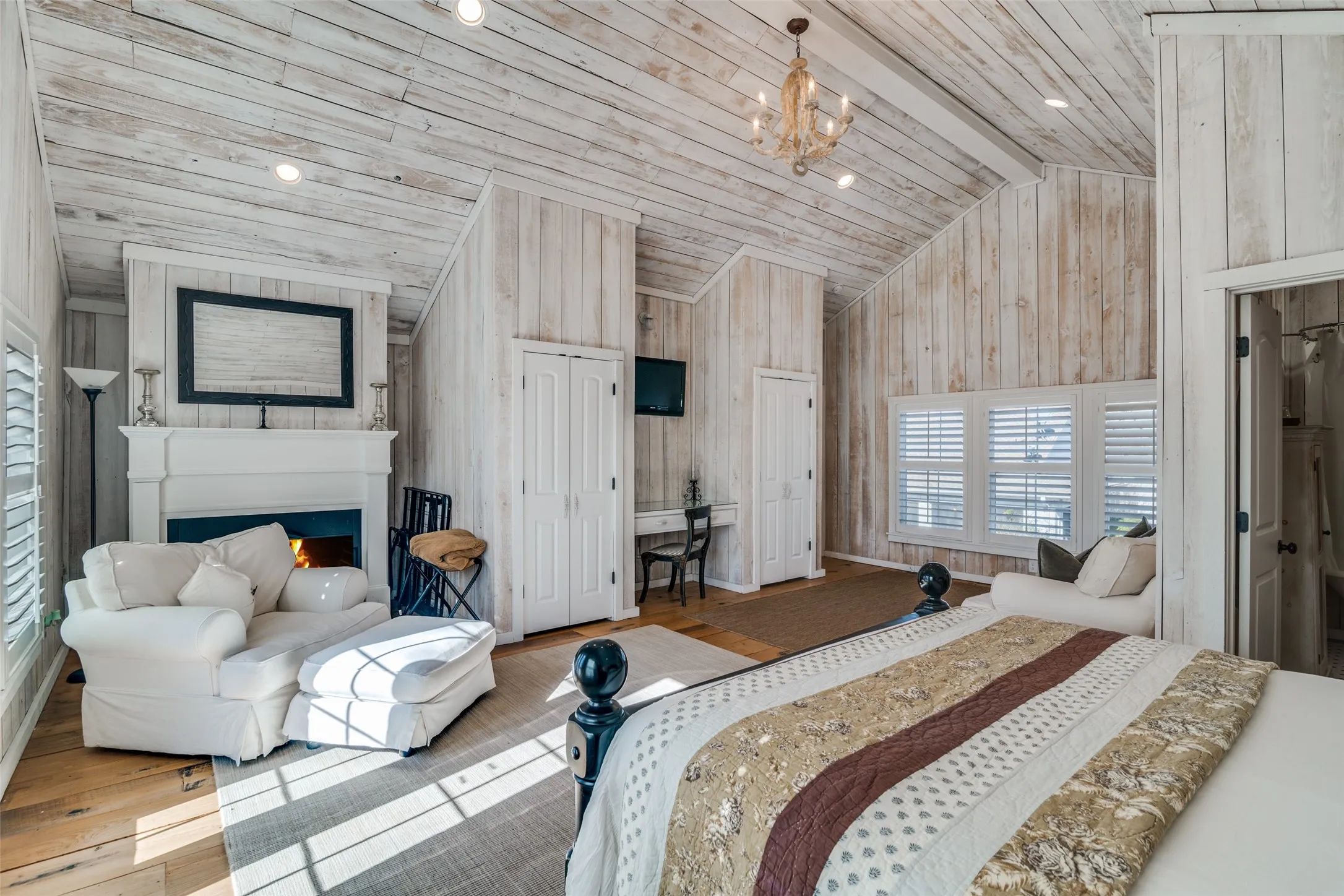 Single Family Residence For Sale in Hunt County , 7968 County Road 2412, Quinlan, Texas 75474, 4 Bedroom, 3 Bathroom, 2 Garage spaces, 4,289 Sqft, built in 2018, mls#21324073, Real Estate Agent in Quinlan, Homes For Sale in Hunt county, Homes For Sale in Quinlan, Realtor in Quinlan Texas, Real Estate Brokerage Independent Realty Texas, Luminita Cordes Realtor
