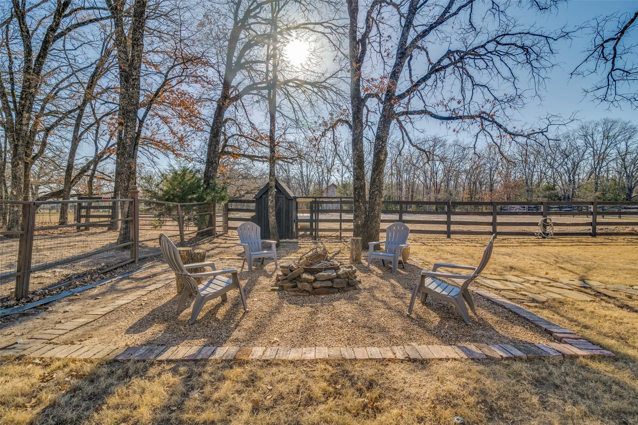 Single Family Residence For Sale in Hunt County , 7968 County Road 2412, Quinlan, Texas 75474, 4 Bedroom, 3 Bathroom, 2 Garage spaces, 4,289 Sqft, built in 2018, mls#21324073, Real Estate Agent in Quinlan, Homes For Sale in Hunt county, Homes For Sale in Quinlan, Realtor in Quinlan Texas, Real Estate Brokerage Independent Realty Texas, Luminita Cordes Realtor