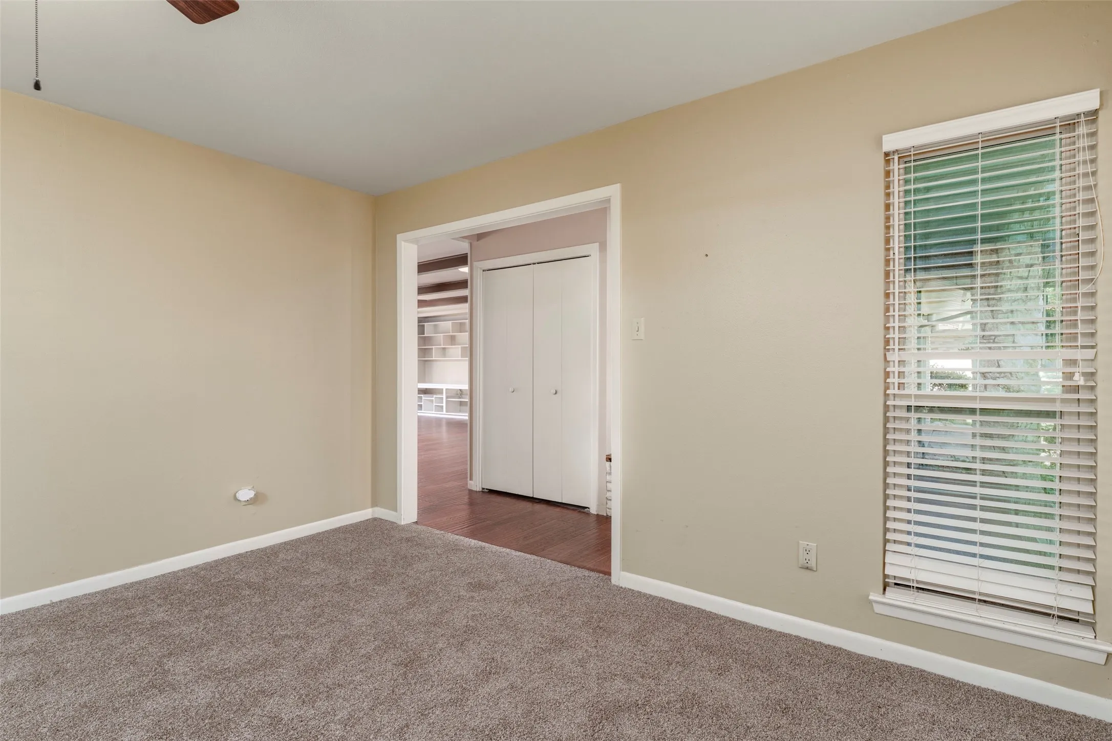 Single Family Residence For Sale in Tarrant County , 1608 Freeman Court, Arlington, Texas 76013, 3 Bedroom, 3 Bathroom, 2 Garage spaces, 2,401 Sqft, built in 1962, mls#21323628, Real Estate Agent in Arlington, Homes For Sale in Tarrant county, Homes For Sale in Arlington, Realtor in Arlington Texas, Real Estate Brokerage Independent Realty Texas, Luminita Cordes Realtor