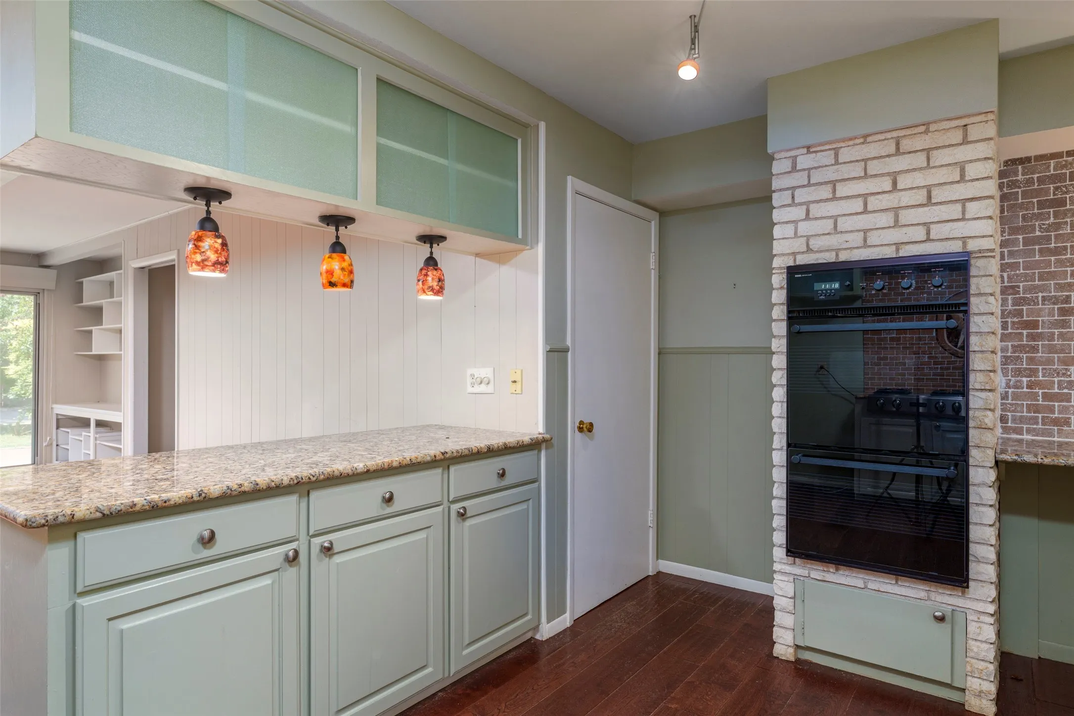 Single Family Residence For Sale in Tarrant County , 1608 Freeman Court, Arlington, Texas 76013, 3 Bedroom, 3 Bathroom, 2 Garage spaces, 2,401 Sqft, built in 1962, mls#21323628, Real Estate Agent in Arlington, Homes For Sale in Tarrant county, Homes For Sale in Arlington, Realtor in Arlington Texas, Real Estate Brokerage Independent Realty Texas, Luminita Cordes Realtor