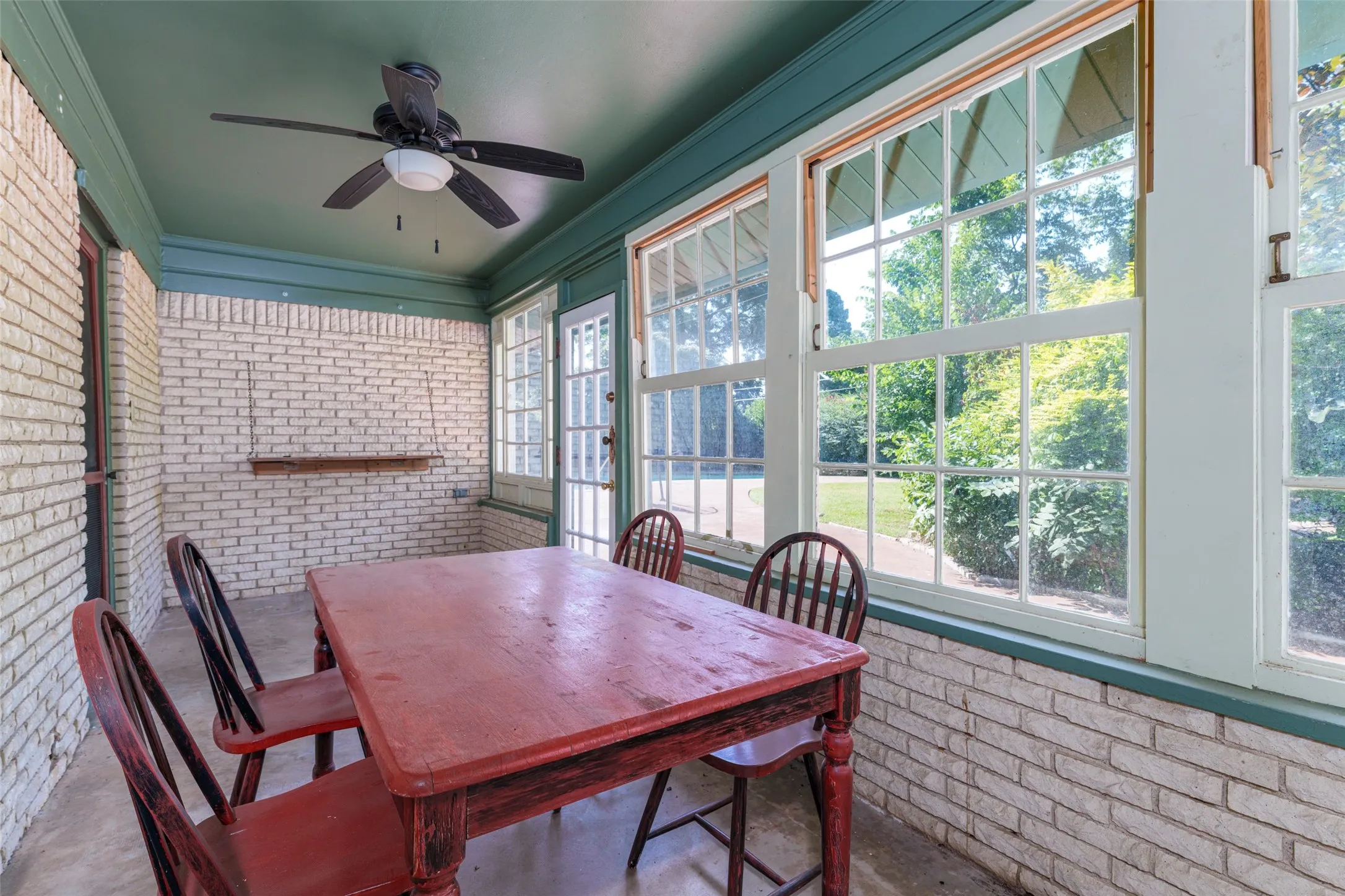 Single Family Residence For Sale in Tarrant County , 1608 Freeman Court, Arlington, Texas 76013, 3 Bedroom, 3 Bathroom, 2 Garage spaces, 2,401 Sqft, built in 1962, mls#21323628, Real Estate Agent in Arlington, Homes For Sale in Tarrant county, Homes For Sale in Arlington, Realtor in Arlington Texas, Real Estate Brokerage Independent Realty Texas, Luminita Cordes Realtor