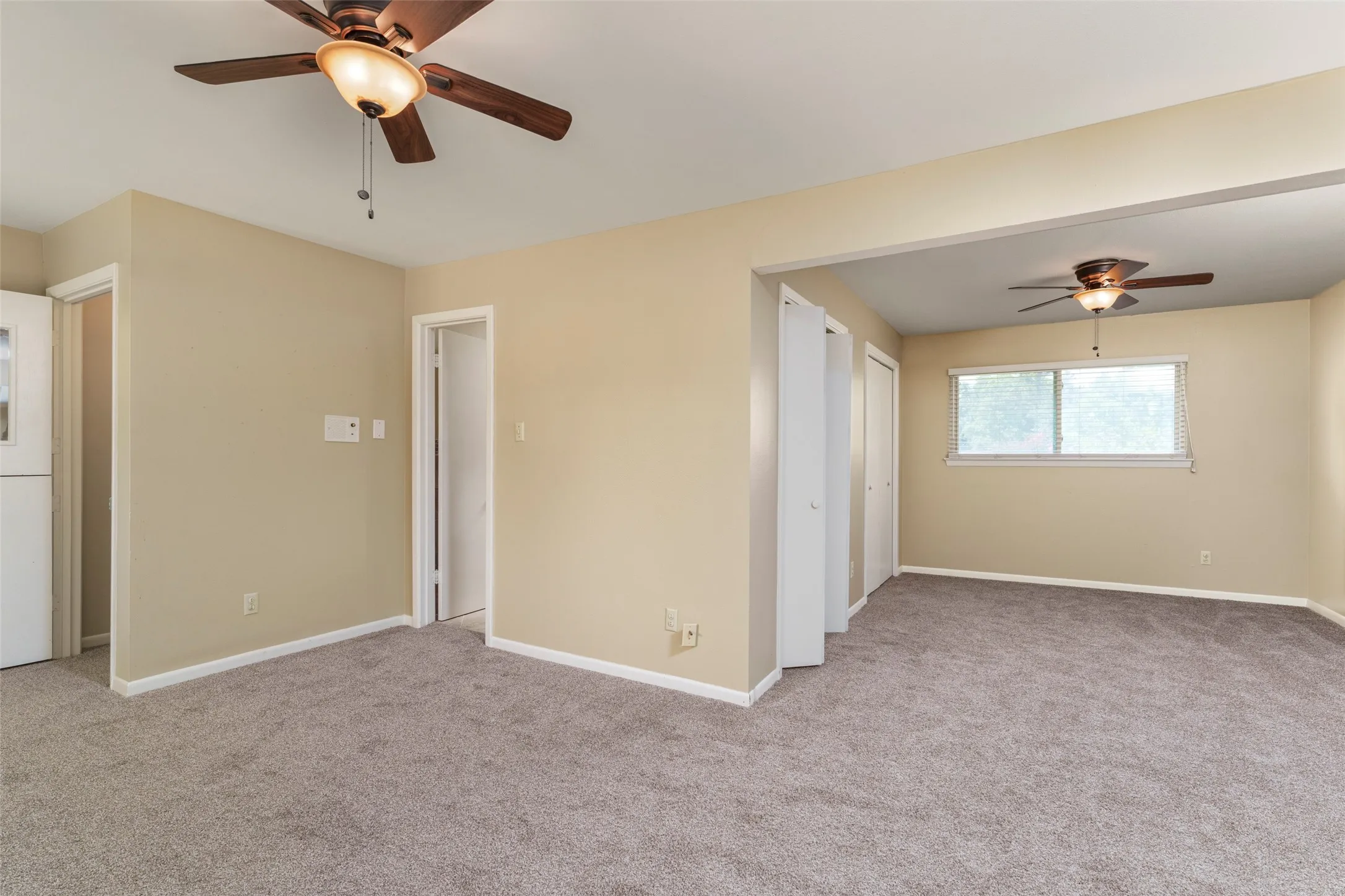 Single Family Residence For Sale in Tarrant County , 1608 Freeman Court, Arlington, Texas 76013, 3 Bedroom, 3 Bathroom, 2 Garage spaces, 2,401 Sqft, built in 1962, mls#21323628, Real Estate Agent in Arlington, Homes For Sale in Tarrant county, Homes For Sale in Arlington, Realtor in Arlington Texas, Real Estate Brokerage Independent Realty Texas, Luminita Cordes Realtor