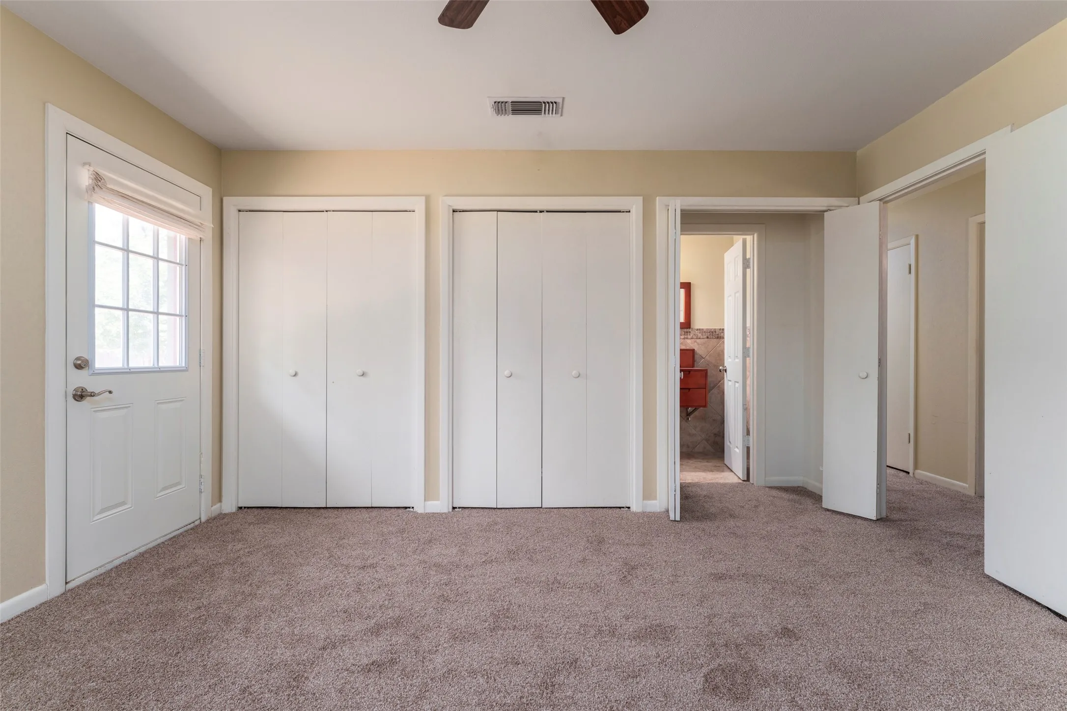 Single Family Residence For Sale in Tarrant County , 1608 Freeman Court, Arlington, Texas 76013, 3 Bedroom, 3 Bathroom, 2 Garage spaces, 2,401 Sqft, built in 1962, mls#21323628, Real Estate Agent in Arlington, Homes For Sale in Tarrant county, Homes For Sale in Arlington, Realtor in Arlington Texas, Real Estate Brokerage Independent Realty Texas, Luminita Cordes Realtor