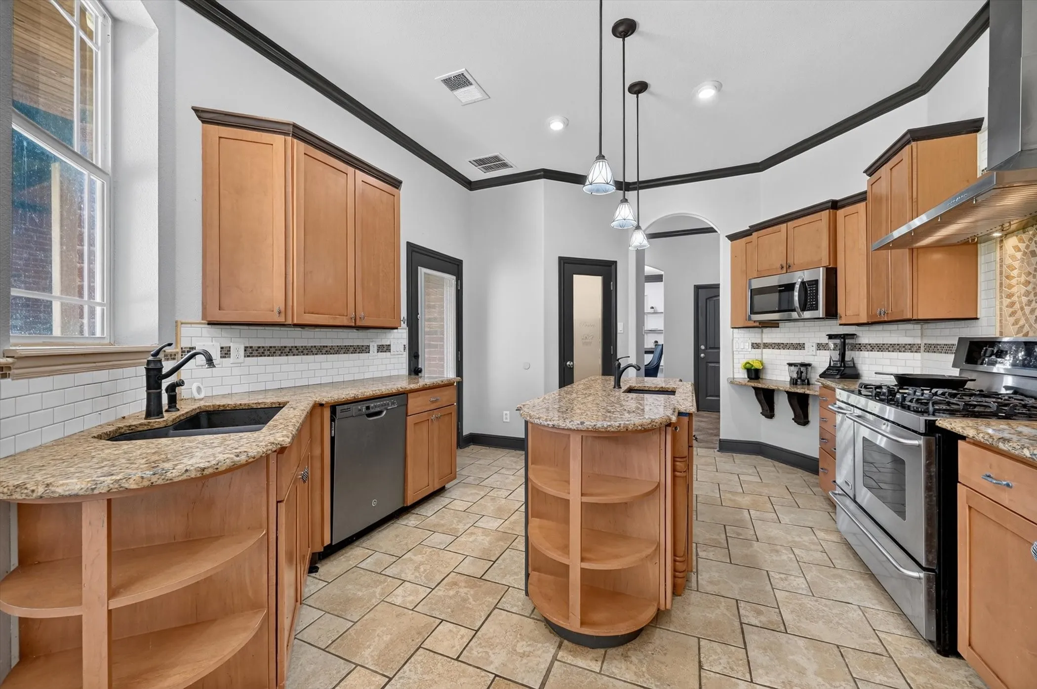 Single Family Residence For Rent in Wise County , 308 W Aurora Vista Trail, Aurora, Texas 76078, 4 Bedroom, 4 Bathroom, 2 Garage spaces, 3,882 Sqft, built in 2007, mls#21324090, Real Estate Agent in Aurora, Homes For Rent in Wise county, Homes For Rent in Aurora, Realtor in Aurora Texas, Real Estate Brokerage Independent Realty Texas, Luminita Cordes Realtor