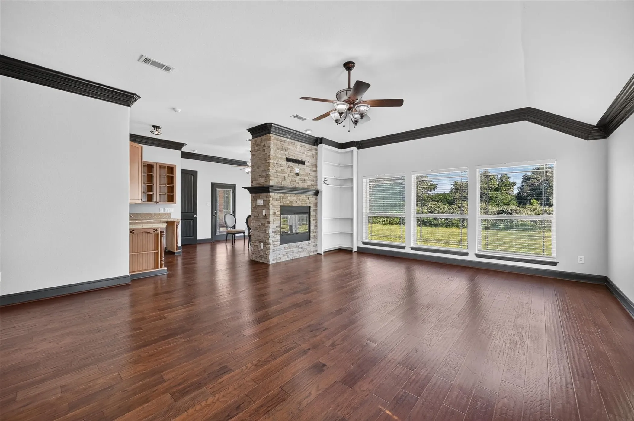 Single Family Residence For Rent in Wise County , 308 W Aurora Vista Trail, Aurora, Texas 76078, 4 Bedroom, 4 Bathroom, 2 Garage spaces, 3,882 Sqft, built in 2007, mls#21324090, Real Estate Agent in Aurora, Homes For Rent in Wise county, Homes For Rent in Aurora, Realtor in Aurora Texas, Real Estate Brokerage Independent Realty Texas, Luminita Cordes Realtor