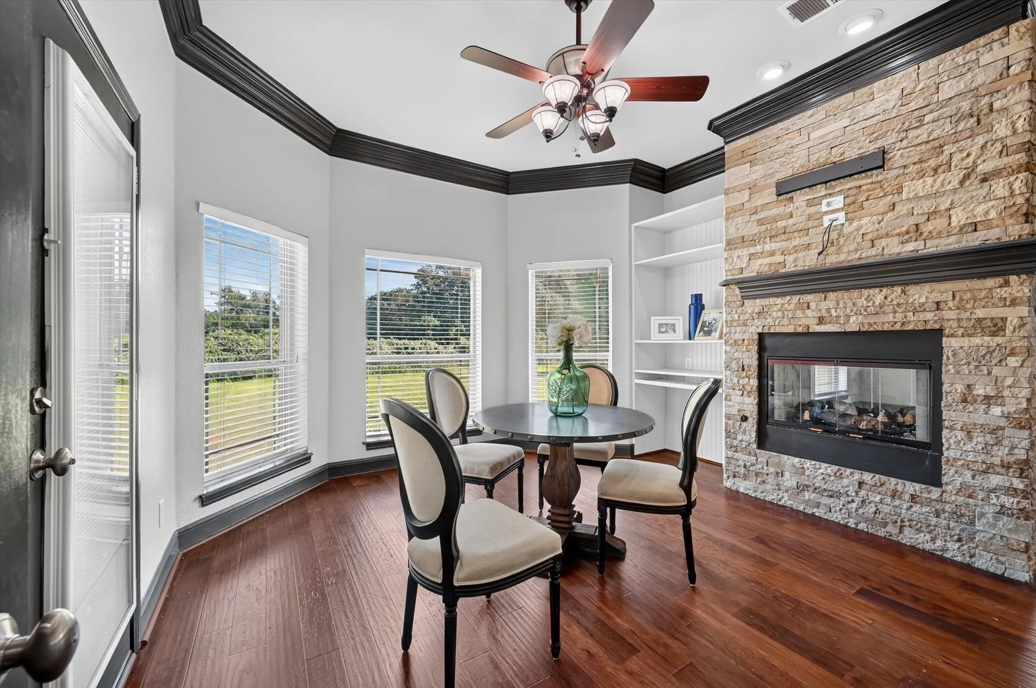 Single Family Residence For Rent in Wise County , 308 W Aurora Vista Trail, Aurora, Texas 76078, 4 Bedroom, 4 Bathroom, 2 Garage spaces, 3,882 Sqft, built in 2007, mls#21324090, Real Estate Agent in Aurora, Homes For Rent in Wise county, Homes For Rent in Aurora, Realtor in Aurora Texas, Real Estate Brokerage Independent Realty Texas, Luminita Cordes Realtor