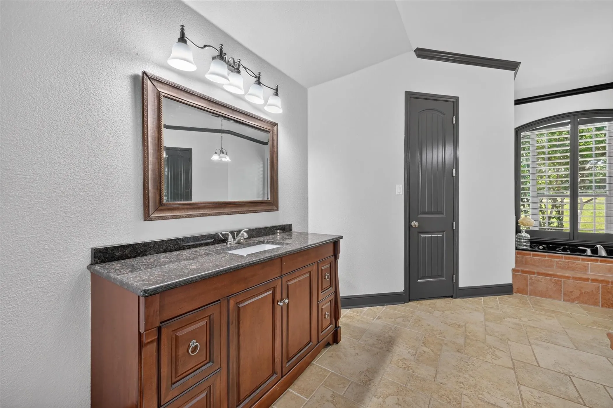 Single Family Residence For Rent in Wise County , 308 W Aurora Vista Trail, Aurora, Texas 76078, 4 Bedroom, 4 Bathroom, 2 Garage spaces, 3,882 Sqft, built in 2007, mls#21324090, Real Estate Agent in Aurora, Homes For Rent in Wise county, Homes For Rent in Aurora, Realtor in Aurora Texas, Real Estate Brokerage Independent Realty Texas, Luminita Cordes Realtor