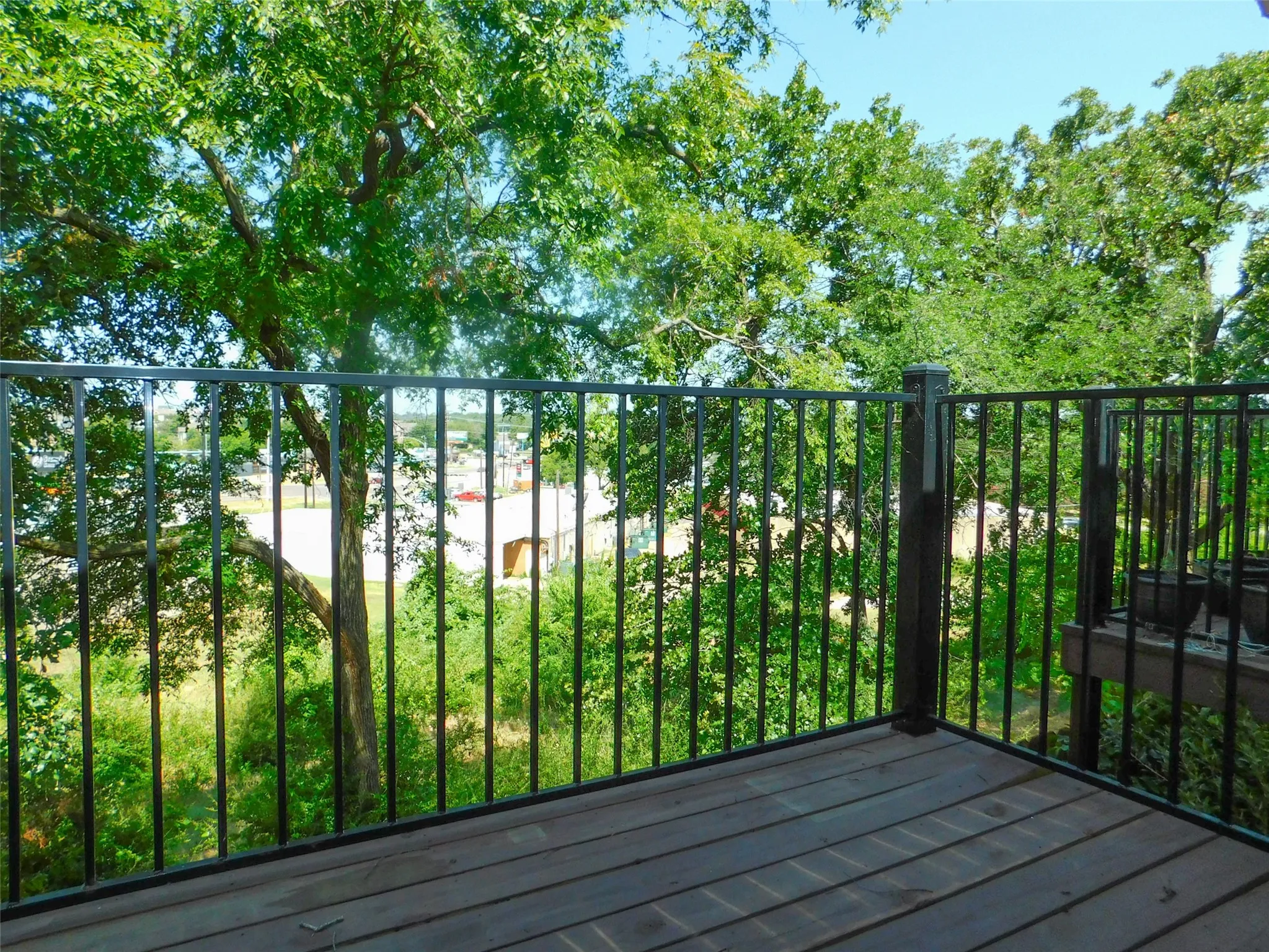 Townhouse For Rent in Denton County , 1137 Dallas Drive, Denton, Texas 76205, 2 Bedroom, 3 Bathroom, Garage spaces, 1,102 Sqft, built in 1982, mls#21323991, Real Estate Agent in Denton, Homes For Rent in Denton county, Homes For Rent in Denton, Realtor in Denton Texas, Real Estate Brokerage Independent Realty Texas, Luminita Cordes Realtor