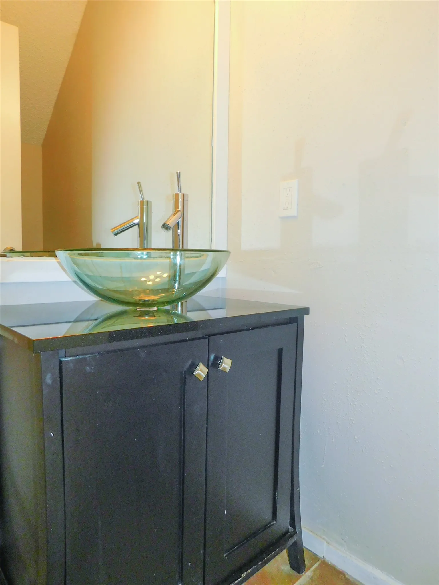 Townhouse For Rent in Denton County , 1137 Dallas Drive, Denton, Texas 76205, 2 Bedroom, 3 Bathroom, Garage spaces, 1,102 Sqft, built in 1982, mls#21323991, Real Estate Agent in Denton, Homes For Rent in Denton county, Homes For Rent in Denton, Realtor in Denton Texas, Real Estate Brokerage Independent Realty Texas, Luminita Cordes Realtor