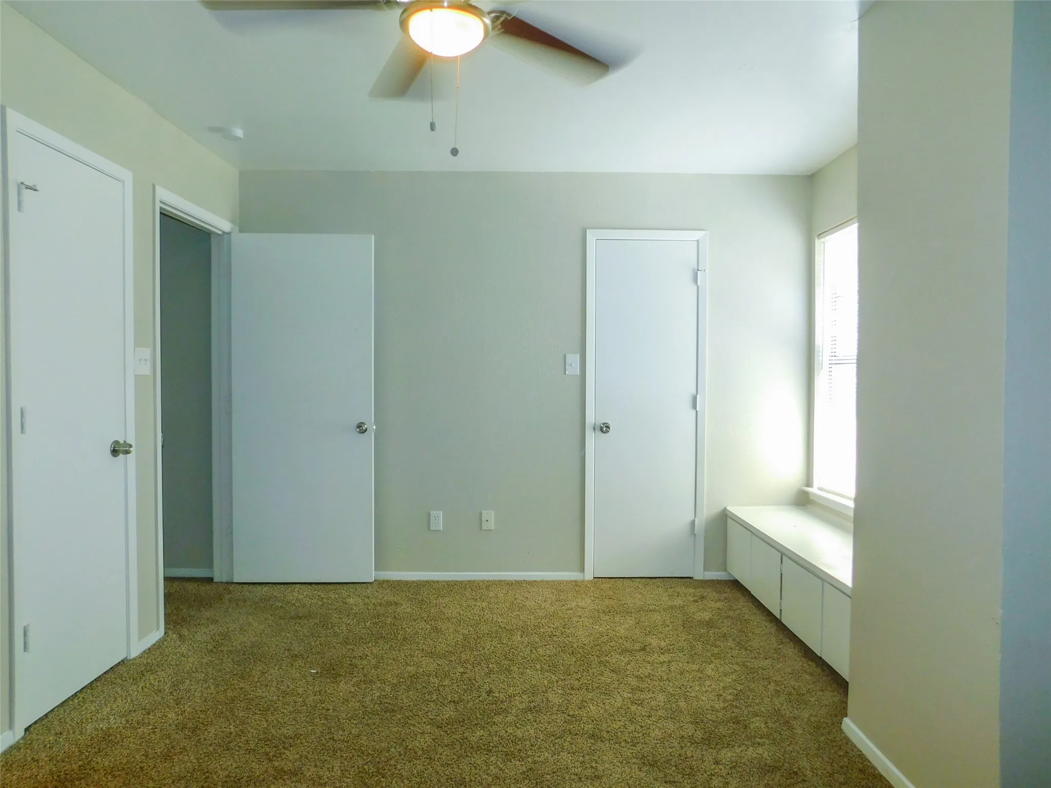 Townhouse For Rent in Denton County , 1137 Dallas Drive, Denton, Texas 76205, 2 Bedroom, 3 Bathroom, Garage spaces, 1,102 Sqft, built in 1982, mls#21323991, Real Estate Agent in Denton, Homes For Rent in Denton county, Homes For Rent in Denton, Realtor in Denton Texas, Real Estate Brokerage Independent Realty Texas, Luminita Cordes Realtor