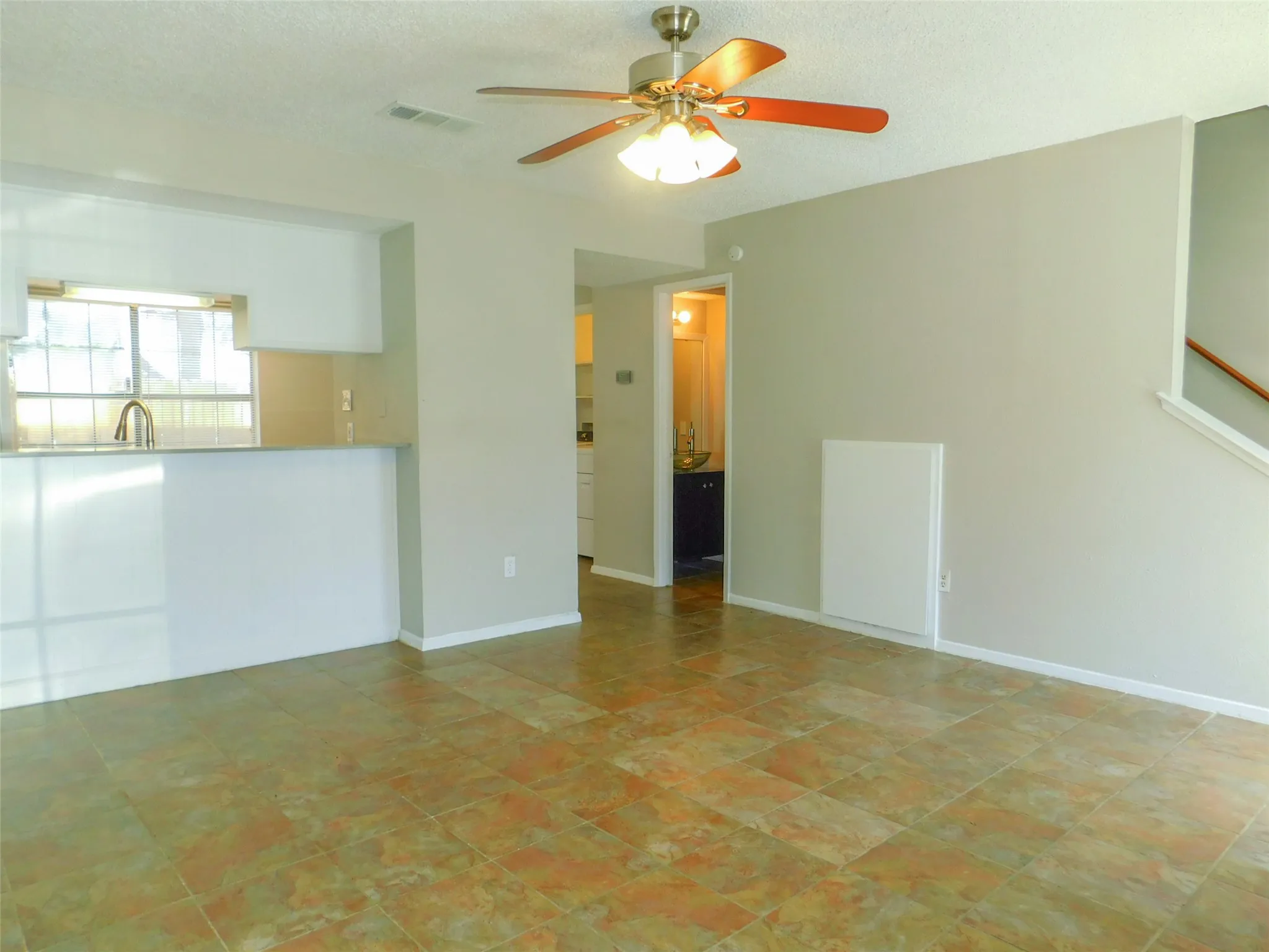 Townhouse For Rent in Denton County , 1137 Dallas Drive, Denton, Texas 76205, 2 Bedroom, 3 Bathroom, Garage spaces, 1,102 Sqft, built in 1982, mls#21323991, Real Estate Agent in Denton, Homes For Rent in Denton county, Homes For Rent in Denton, Realtor in Denton Texas, Real Estate Brokerage Independent Realty Texas, Luminita Cordes Realtor