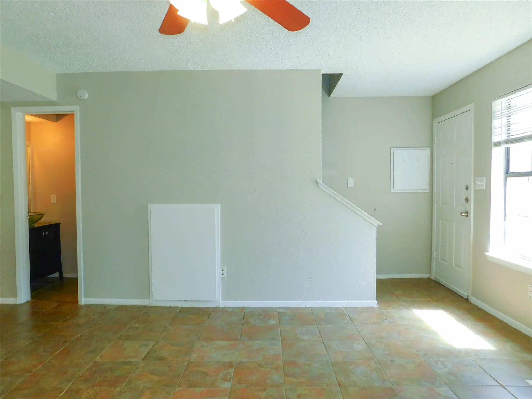 Townhouse For Rent in Denton County , 1137 Dallas Drive, Denton, Texas 76205, 2 Bedroom, 3 Bathroom, Garage spaces, 1,102 Sqft, built in 1982, mls#21323991, Real Estate Agent in Denton, Homes For Rent in Denton county, Homes For Rent in Denton, Realtor in Denton Texas, Real Estate Brokerage Independent Realty Texas, Luminita Cordes Realtor
