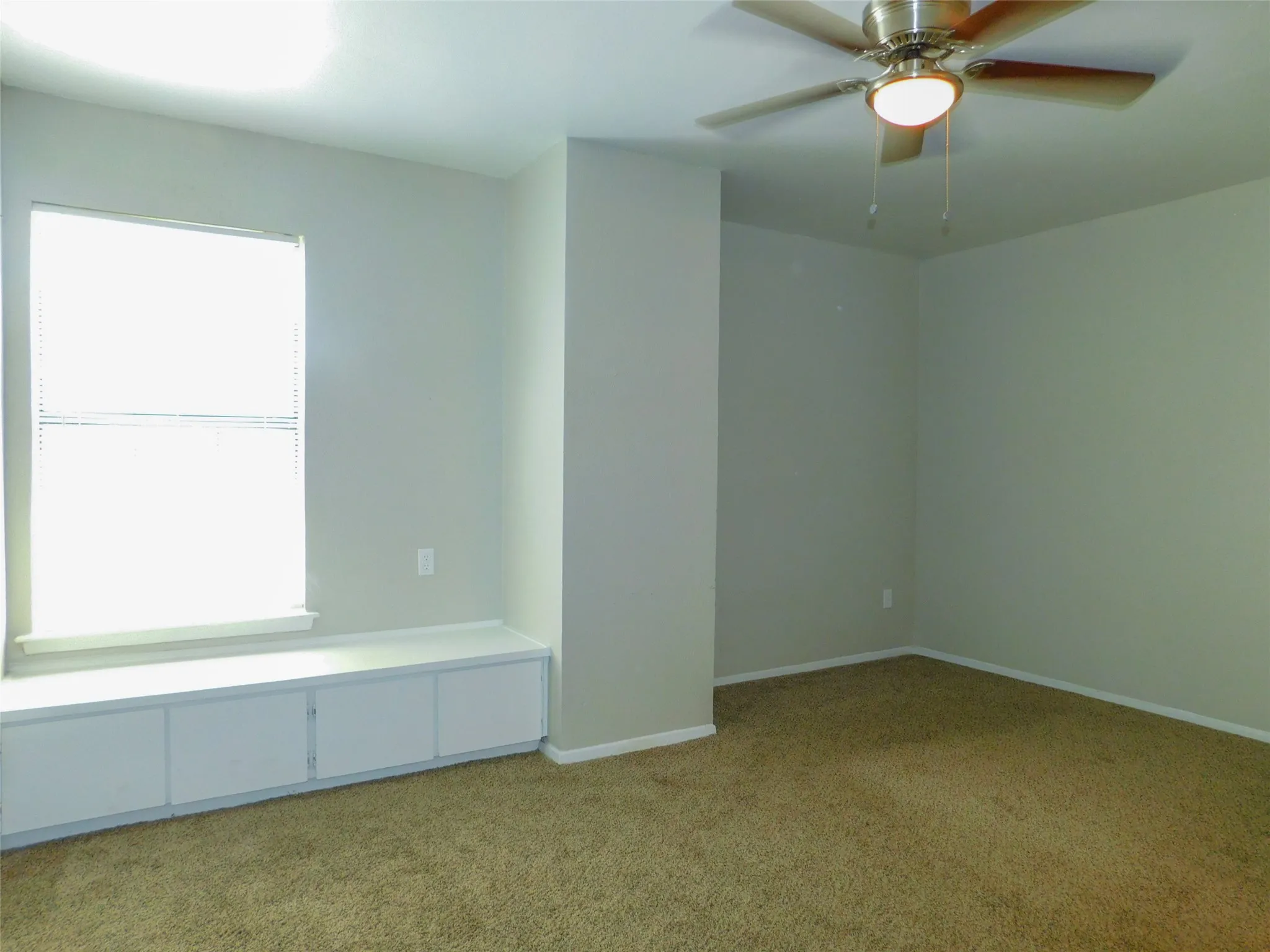 Townhouse For Rent in Denton County , 1137 Dallas Drive, Denton, Texas 76205, 2 Bedroom, 3 Bathroom, Garage spaces, 1,102 Sqft, built in 1982, mls#21323991, Real Estate Agent in Denton, Homes For Rent in Denton county, Homes For Rent in Denton, Realtor in Denton Texas, Real Estate Brokerage Independent Realty Texas, Luminita Cordes Realtor