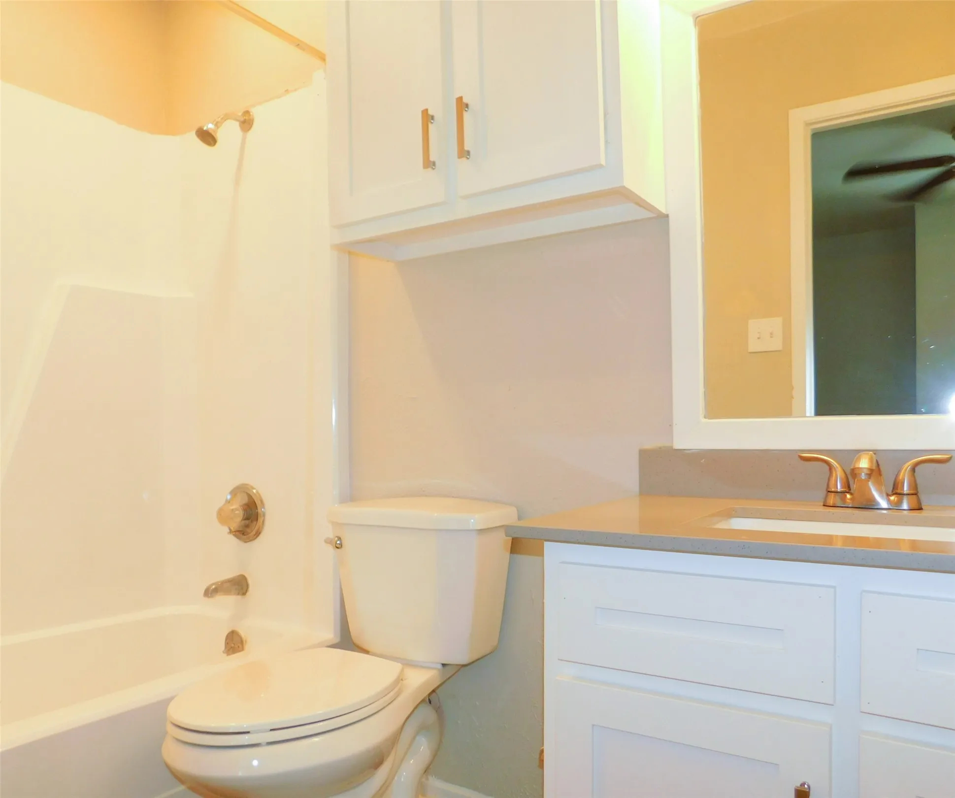 Townhouse For Rent in Denton County , 1137 Dallas Drive, Denton, Texas 76205, 2 Bedroom, 3 Bathroom, Garage spaces, 1,102 Sqft, built in 1982, mls#21323991, Real Estate Agent in Denton, Homes For Rent in Denton county, Homes For Rent in Denton, Realtor in Denton Texas, Real Estate Brokerage Independent Realty Texas, Luminita Cordes Realtor