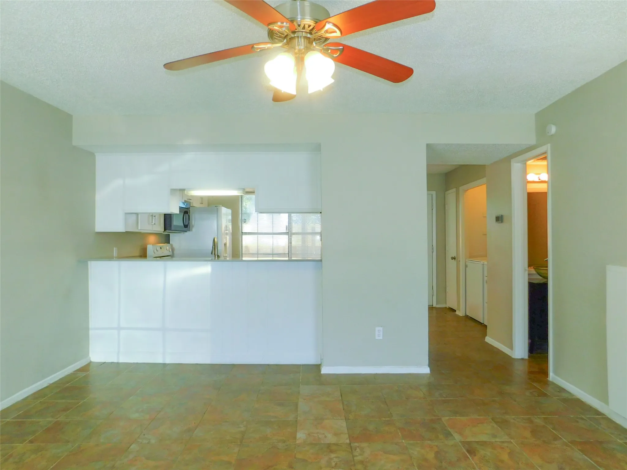 Townhouse For Rent in Denton County , 1137 Dallas Drive, Denton, Texas 76205, 2 Bedroom, 3 Bathroom, Garage spaces, 1,102 Sqft, built in 1982, mls#21323991, Real Estate Agent in Denton, Homes For Rent in Denton county, Homes For Rent in Denton, Realtor in Denton Texas, Real Estate Brokerage Independent Realty Texas, Luminita Cordes Realtor