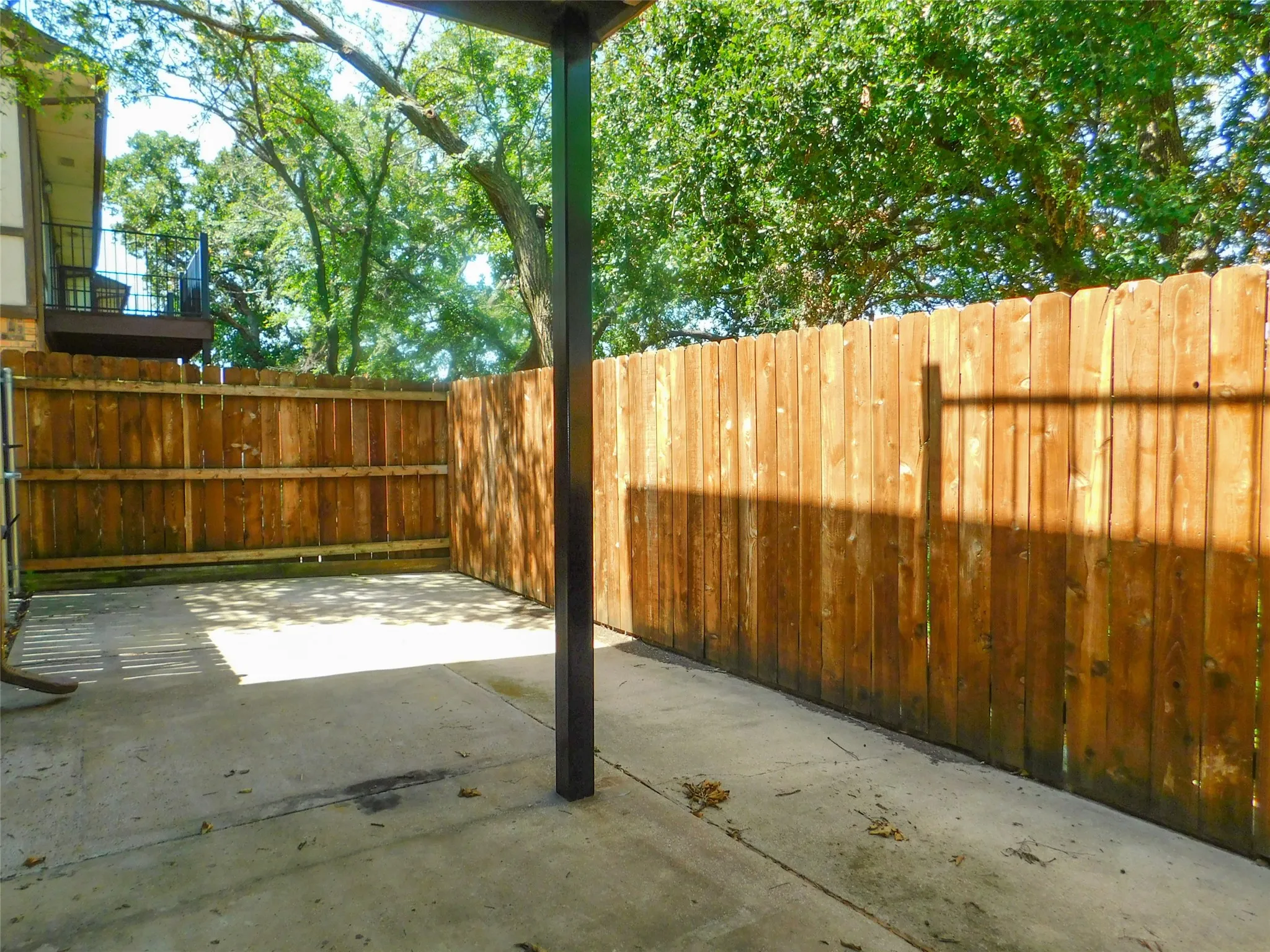 Townhouse For Rent in Denton County , 1137 Dallas Drive, Denton, Texas 76205, 2 Bedroom, 3 Bathroom, Garage spaces, 1,102 Sqft, built in 1982, mls#21323991, Real Estate Agent in Denton, Homes For Rent in Denton county, Homes For Rent in Denton, Realtor in Denton Texas, Real Estate Brokerage Independent Realty Texas, Luminita Cordes Realtor