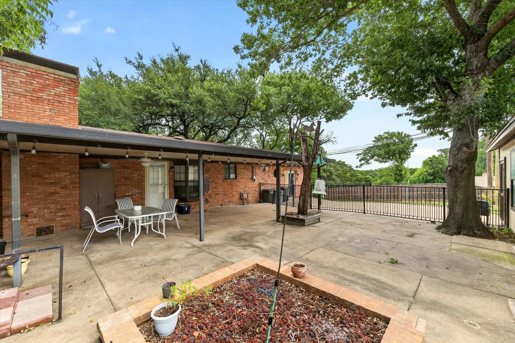 Single Family Residence For Sale in Mc Lennan County , 9700 Brookwood Circle, Woodway, Texas 76712, 3 Bedroom, 2 Bathroom, 1 Garage spaces, 1,882 Sqft, built in 1962, mls#21322555, Real Estate Agent in Woodway, Homes For Sale in Mc Lennan county, Homes For Sale in Woodway, Realtor in Woodway Texas, Real Estate Brokerage Independent Realty Texas, Luminita Cordes Realtor