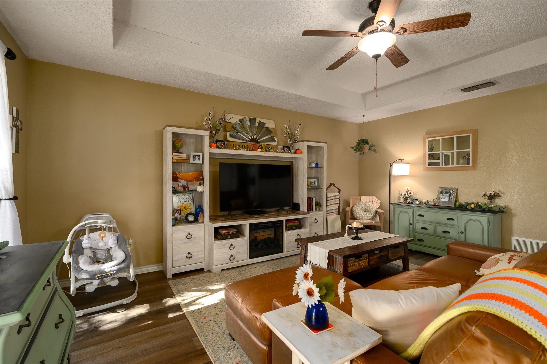 Single Family Residence For Sale in Collin County , 410 E Hazelwood Street, Princeton, Texas 75407, 3 Bedroom, 2 Bathroom, 1 Garage spaces, 1,254 Sqft, built in 1985, mls#21309730, Real Estate Agent in Princeton, Homes For Sale in Collin county, Homes For Sale in Princeton, Realtor in Princeton Texas, Real Estate Brokerage Independent Realty Texas, Luminita Cordes Realtor
