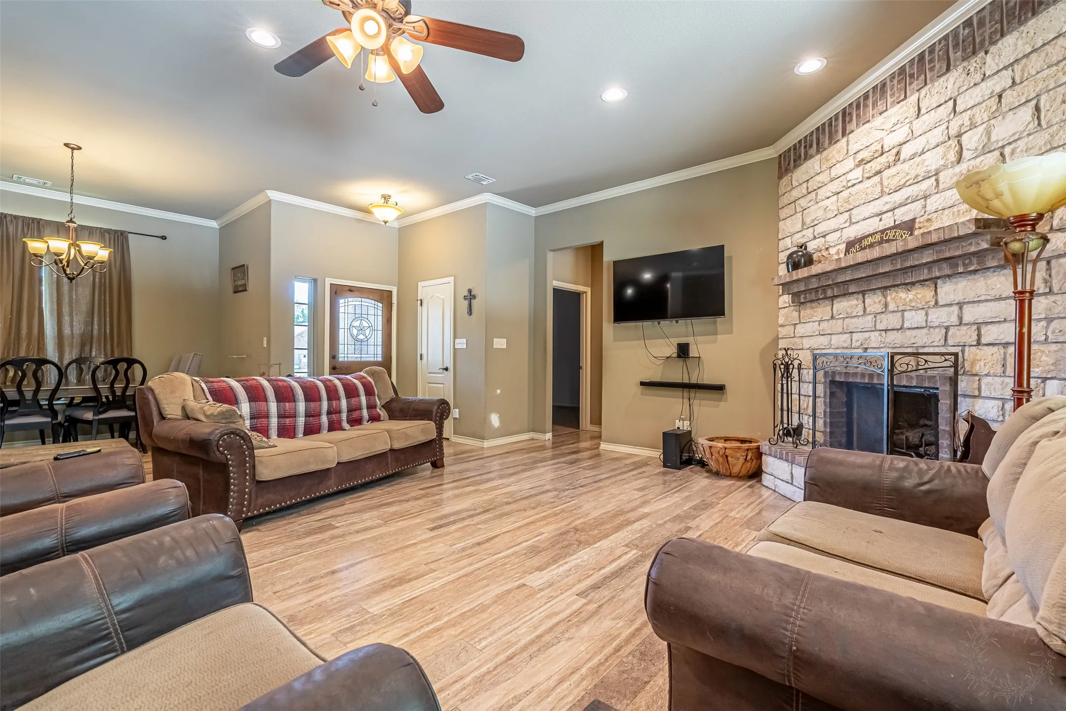 Single Family Residence For Sale in Erath County , 712 Spring Meadow Street, Stephenville, Texas 76401, 3 Bedrooms, 2 Bathrooms, 2 Garage spaces, 1,858 Sqft, built in 2016, Price $415,000, mls#21311410, Real Estate Agent in Stephenville, Homes For Sale in Erath county, Homes For Sale in Stephenville, Realtor in Stephenville Texas, Real Estate Brokerage Independent Realty Texas, Luminita Cordes Realtor