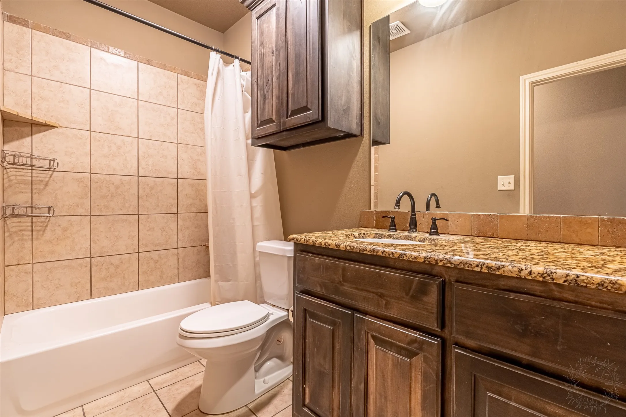Single Family Residence For Sale in Erath County , 712 Spring Meadow Street, Stephenville, Texas 76401, 3 Bedrooms, 2 Bathrooms, 2 Garage spaces, 1,858 Sqft, built in 2016, Price $415,000, mls#21311410, Real Estate Agent in Stephenville, Homes For Sale in Erath county, Homes For Sale in Stephenville, Realtor in Stephenville Texas, Real Estate Brokerage Independent Realty Texas, Luminita Cordes Realtor