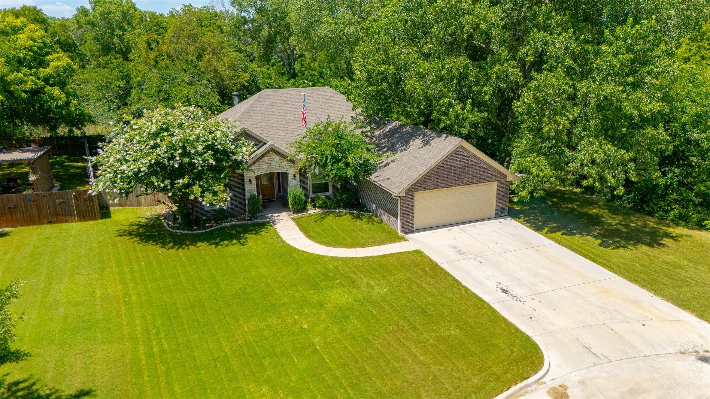 Single Family Residence For Sale in Erath County , 712 Spring Meadow Street, Stephenville, Texas 76401, 3 Bedrooms, 2 Bathrooms, 2 Garage spaces, 1,858 Sqft, built in 2016, Price $415,000, mls#21311410, Real Estate Agent in Stephenville, Homes For Sale in Erath county, Homes For Sale in Stephenville, Realtor in Stephenville Texas, Real Estate Brokerage Independent Realty Texas, Luminita Cordes Realtor