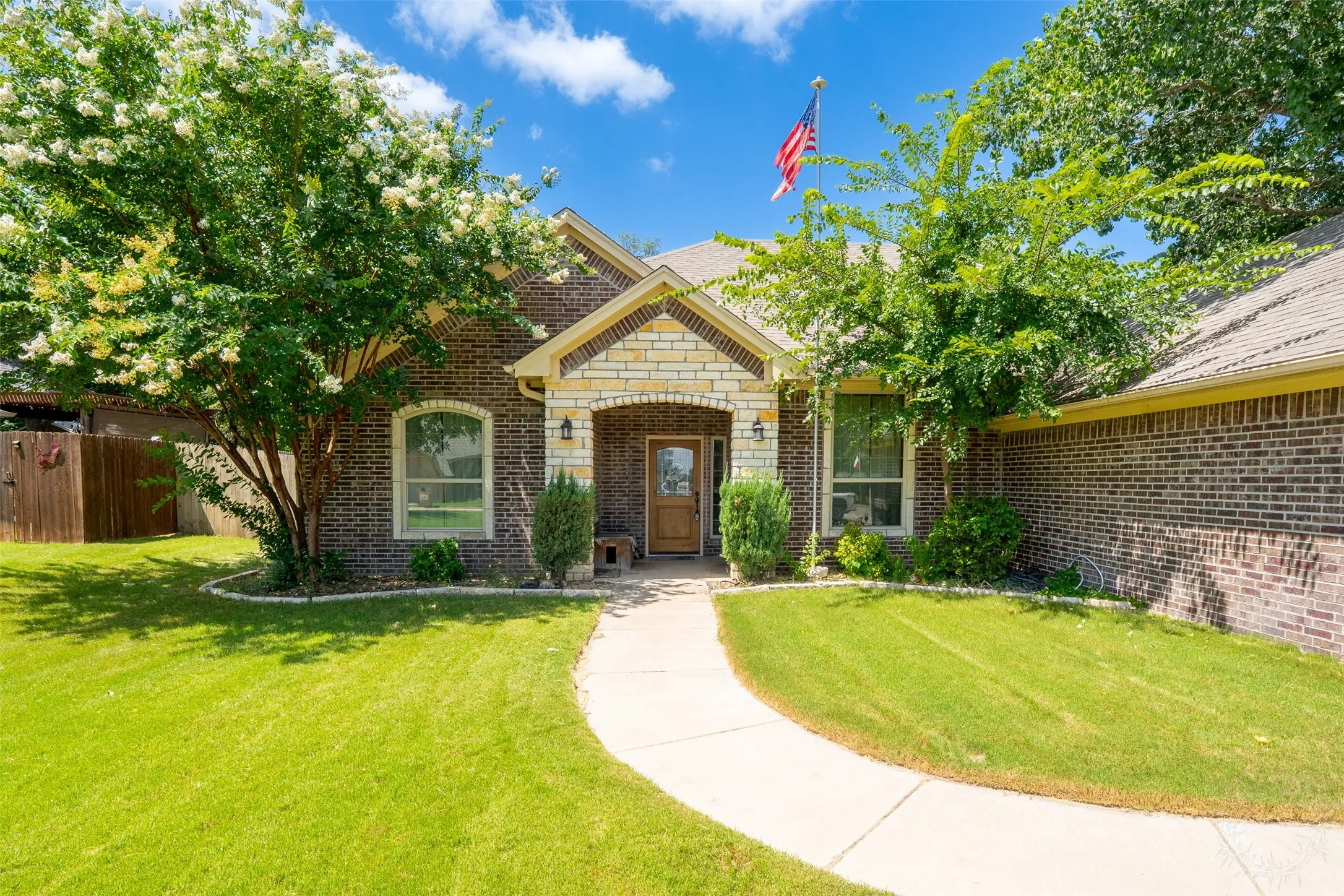 Single Family Residence For Sale in Erath County , 712 Spring Meadow Street, Stephenville, Texas 76401, 3 Bedrooms, 2 Bathrooms, 2 Garage spaces, 1,858 Sqft, built in 2016, Price $415,000, mls#21311410, Real Estate Agent in Stephenville, Homes For Sale in Erath county, Homes For Sale in Stephenville, Realtor in Stephenville Texas, Real Estate Brokerage Independent Realty Texas, Luminita Cordes Realtor
