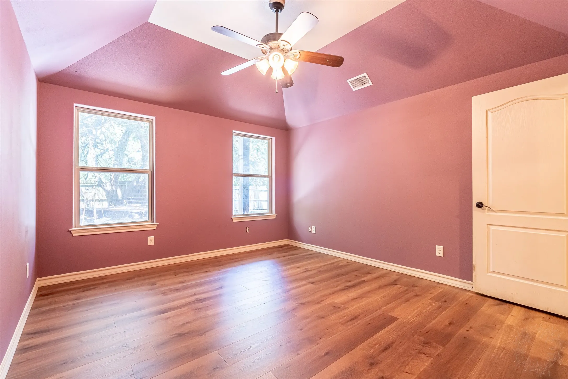 Single Family Residence For Sale in Erath County , 712 Spring Meadow Street, Stephenville, Texas 76401, 3 Bedrooms, 2 Bathrooms, 2 Garage spaces, 1,858 Sqft, built in 2016, Price $415,000, mls#21311410, Real Estate Agent in Stephenville, Homes For Sale in Erath county, Homes For Sale in Stephenville, Realtor in Stephenville Texas, Real Estate Brokerage Independent Realty Texas, Luminita Cordes Realtor