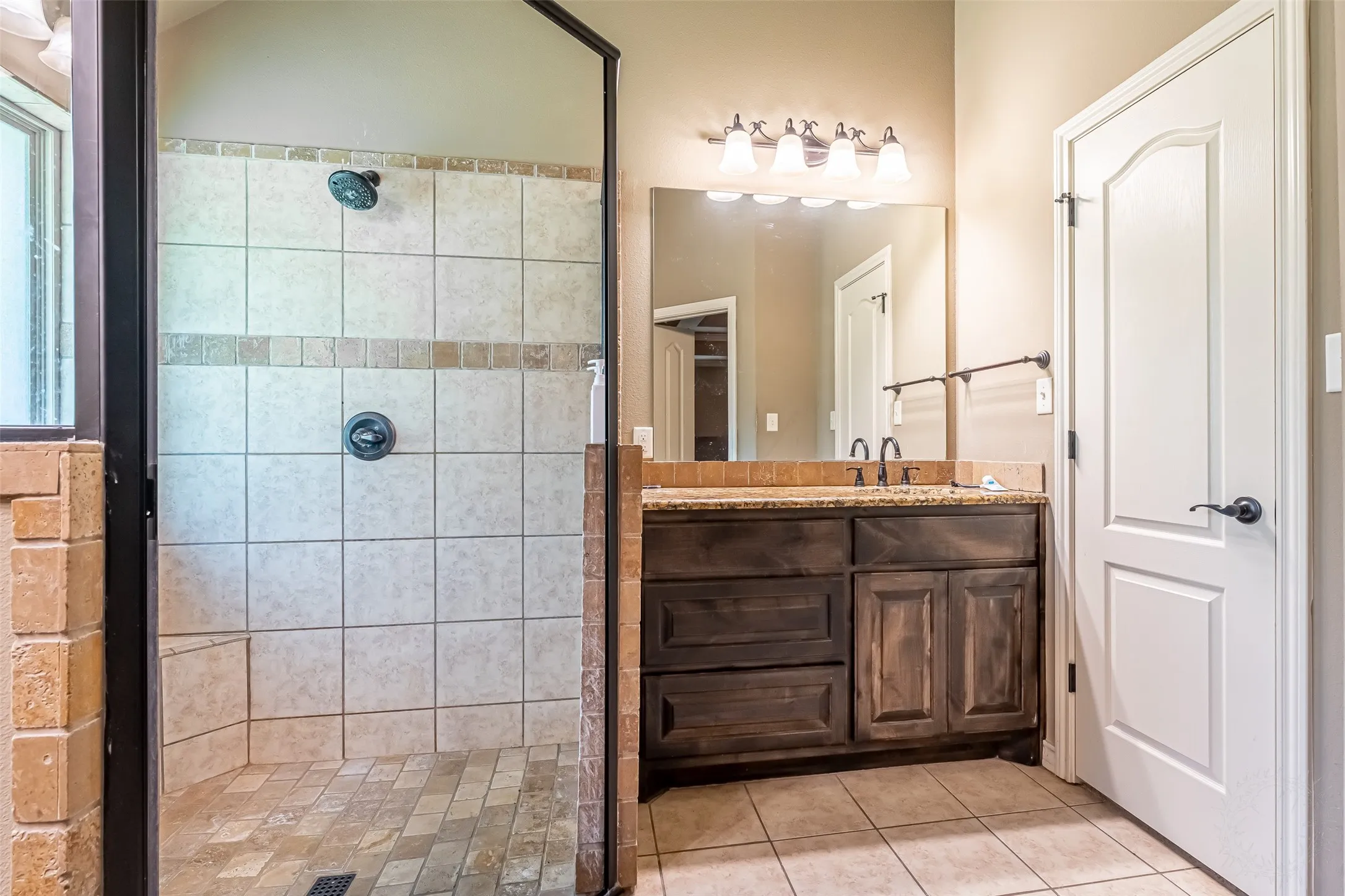 Single Family Residence For Sale in Erath County , 712 Spring Meadow Street, Stephenville, Texas 76401, 3 Bedrooms, 2 Bathrooms, 2 Garage spaces, 1,858 Sqft, built in 2016, Price $415,000, mls#21311410, Real Estate Agent in Stephenville, Homes For Sale in Erath county, Homes For Sale in Stephenville, Realtor in Stephenville Texas, Real Estate Brokerage Independent Realty Texas, Luminita Cordes Realtor
