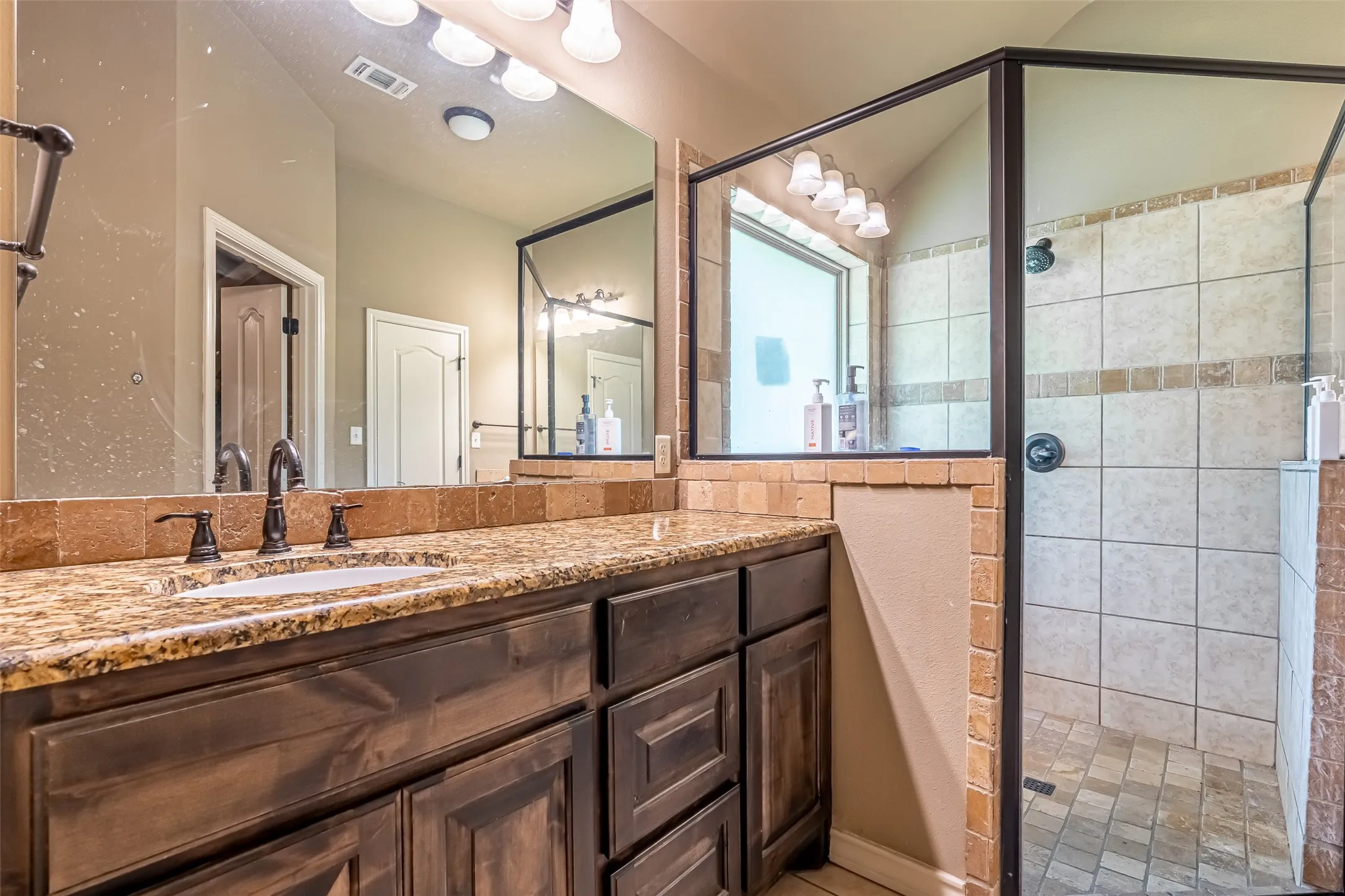 Single Family Residence For Sale in Erath County , 712 Spring Meadow Street, Stephenville, Texas 76401, 3 Bedrooms, 2 Bathrooms, 2 Garage spaces, 1,858 Sqft, built in 2016, Price $415,000, mls#21311410, Real Estate Agent in Stephenville, Homes For Sale in Erath county, Homes For Sale in Stephenville, Realtor in Stephenville Texas, Real Estate Brokerage Independent Realty Texas, Luminita Cordes Realtor