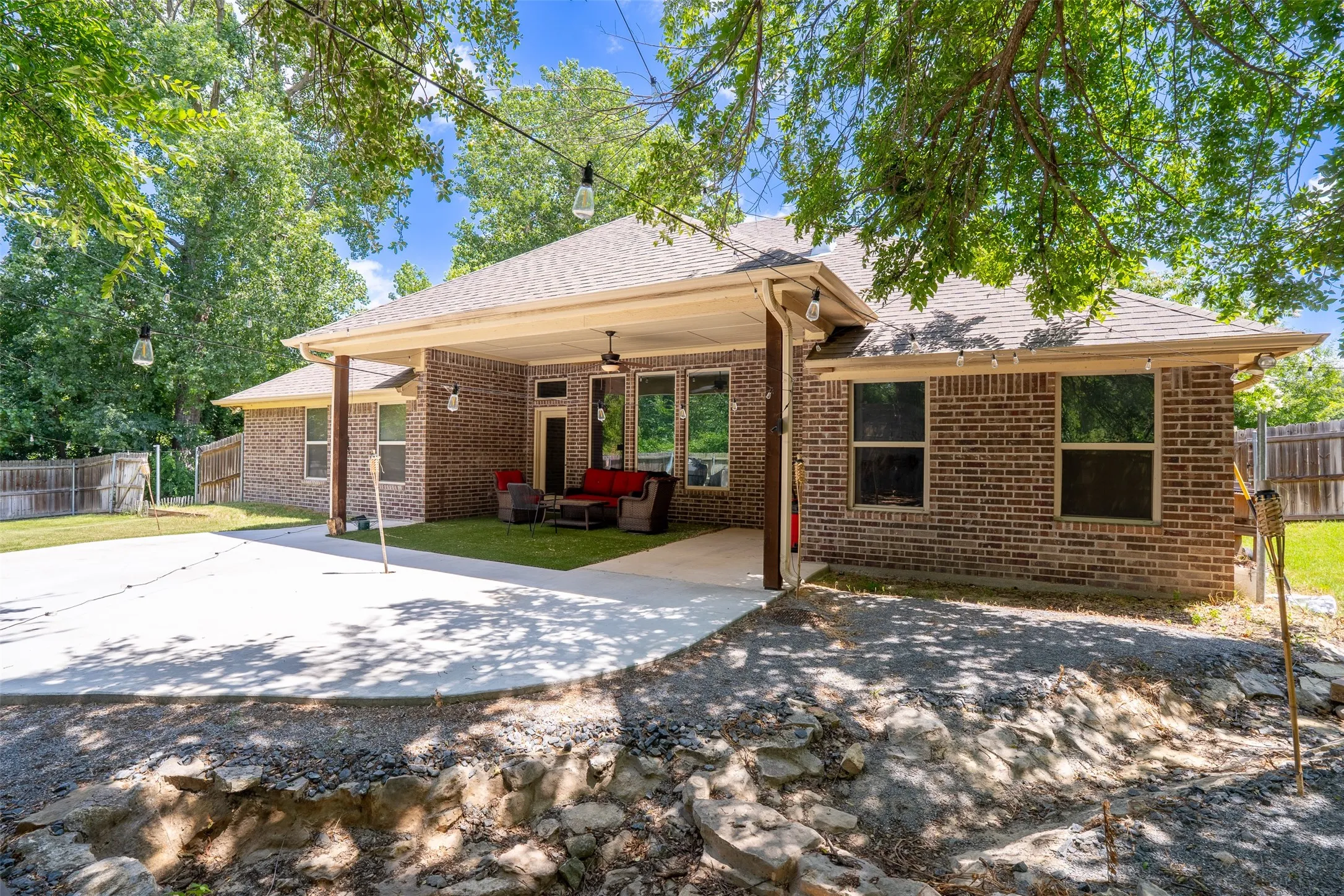 Single Family Residence For Sale in Erath County , 712 Spring Meadow Street, Stephenville, Texas 76401, 3 Bedrooms, 2 Bathrooms, 2 Garage spaces, 1,858 Sqft, built in 2016, Price $415,000, mls#21311410, Real Estate Agent in Stephenville, Homes For Sale in Erath county, Homes For Sale in Stephenville, Realtor in Stephenville Texas, Real Estate Brokerage Independent Realty Texas, Luminita Cordes Realtor