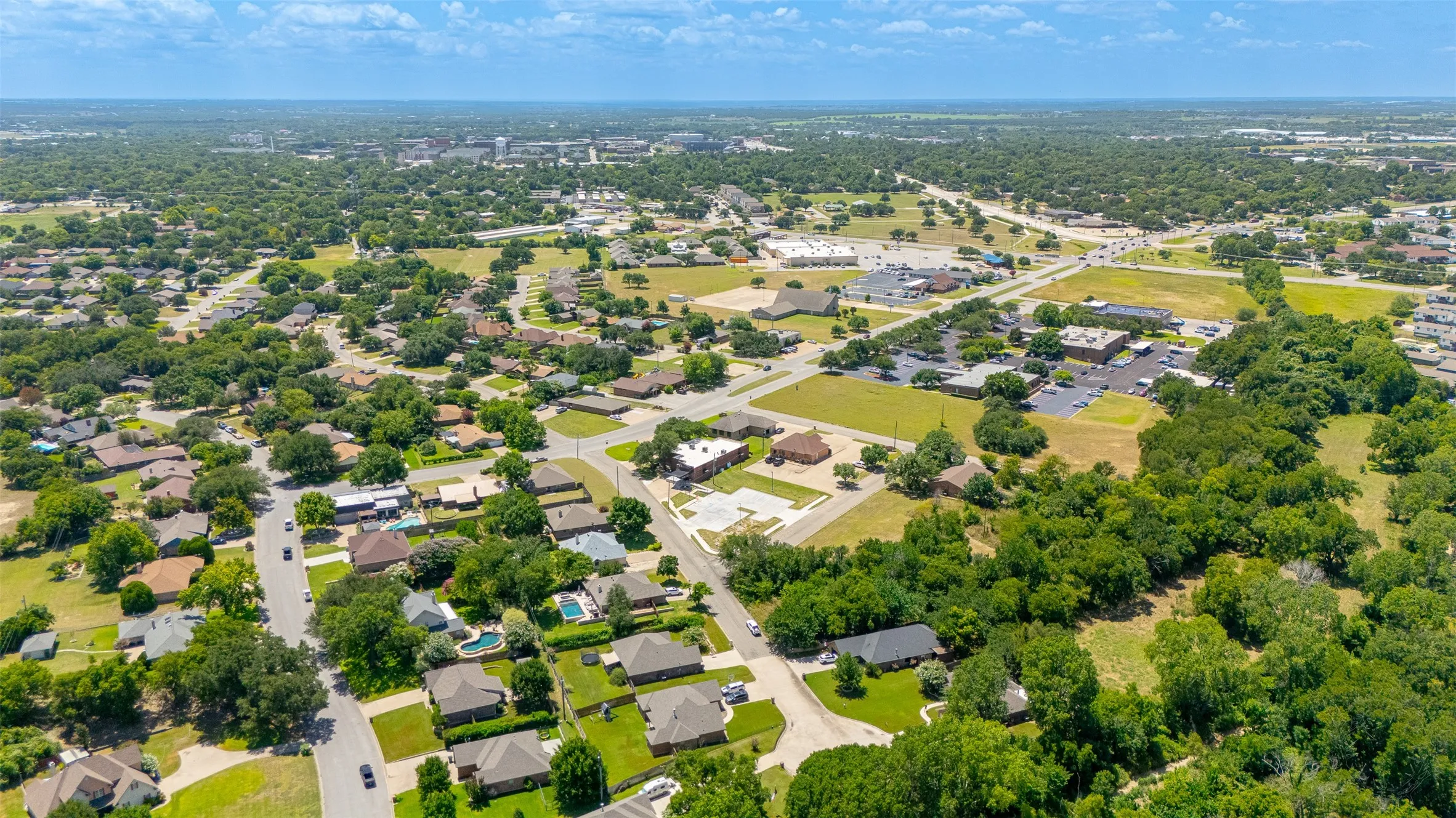 Single Family Residence For Sale in Erath County , 712 Spring Meadow Street, Stephenville, Texas 76401, 3 Bedrooms, 2 Bathrooms, 2 Garage spaces, 1,858 Sqft, built in 2016, Price $415,000, mls#21311410, Real Estate Agent in Stephenville, Homes For Sale in Erath county, Homes For Sale in Stephenville, Realtor in Stephenville Texas, Real Estate Brokerage Independent Realty Texas, Luminita Cordes Realtor
