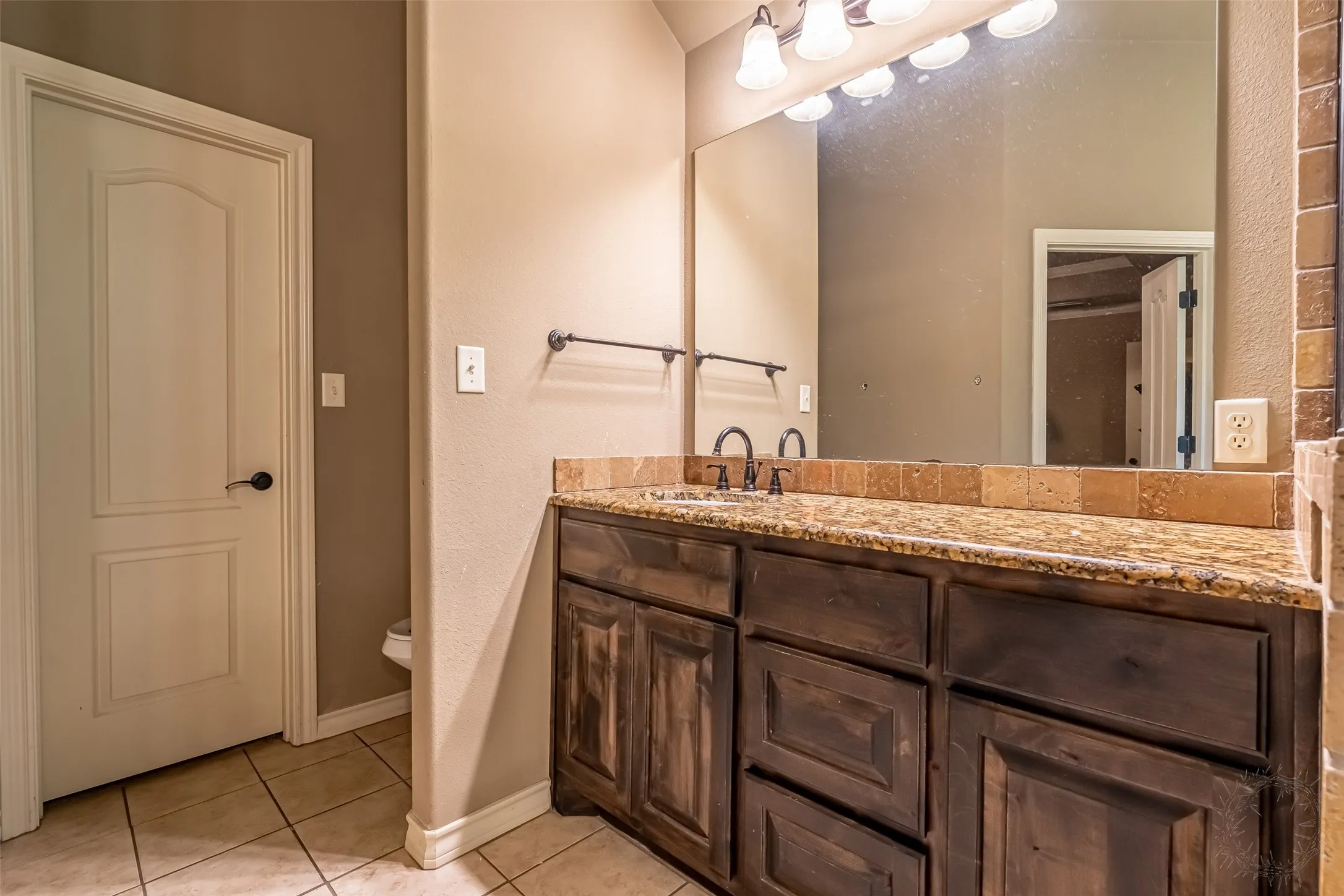 Single Family Residence For Sale in Erath County , 712 Spring Meadow Street, Stephenville, Texas 76401, 3 Bedrooms, 2 Bathrooms, 2 Garage spaces, 1,858 Sqft, built in 2016, Price $415,000, mls#21311410, Real Estate Agent in Stephenville, Homes For Sale in Erath county, Homes For Sale in Stephenville, Realtor in Stephenville Texas, Real Estate Brokerage Independent Realty Texas, Luminita Cordes Realtor