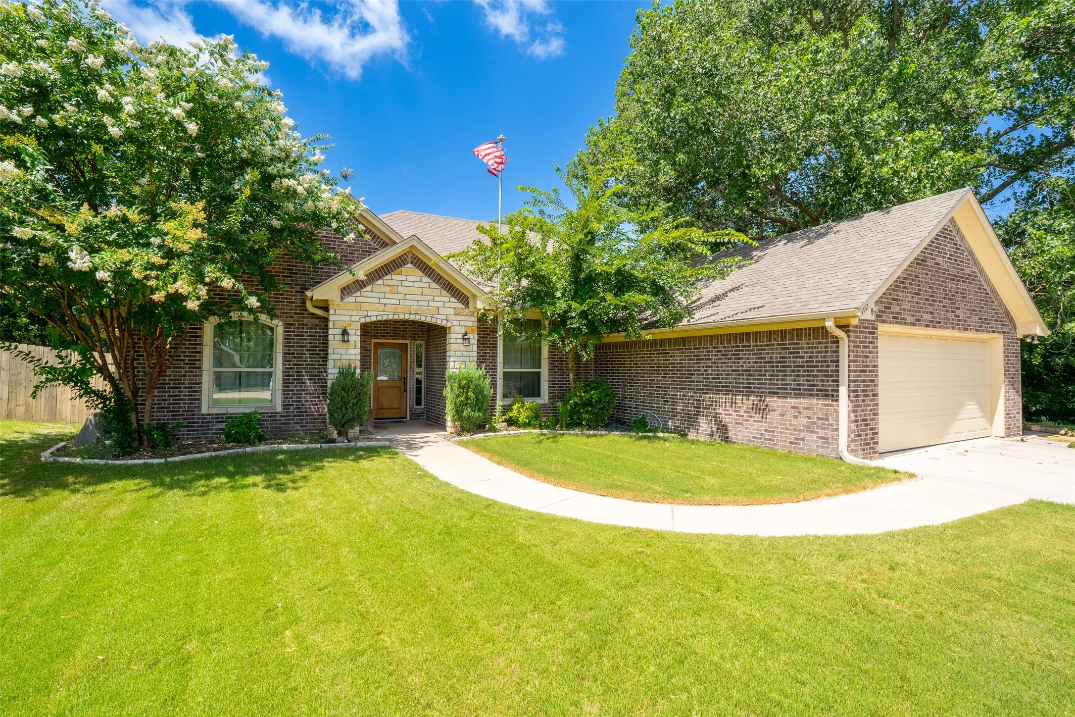 Single Family Residence For Sale in Erath County , 712 Spring Meadow Street, Stephenville, Texas 76401, 3 Bedrooms, 2 Bathrooms, 2 Garage spaces, 1,858 Sqft, built in 2016, Price $415,000, mls#21311410, Real Estate Agent in Stephenville, Homes For Sale in Erath county, Homes For Sale in Stephenville, Realtor in Stephenville Texas, Real Estate Brokerage Independent Realty Texas, Luminita Cordes Realtor