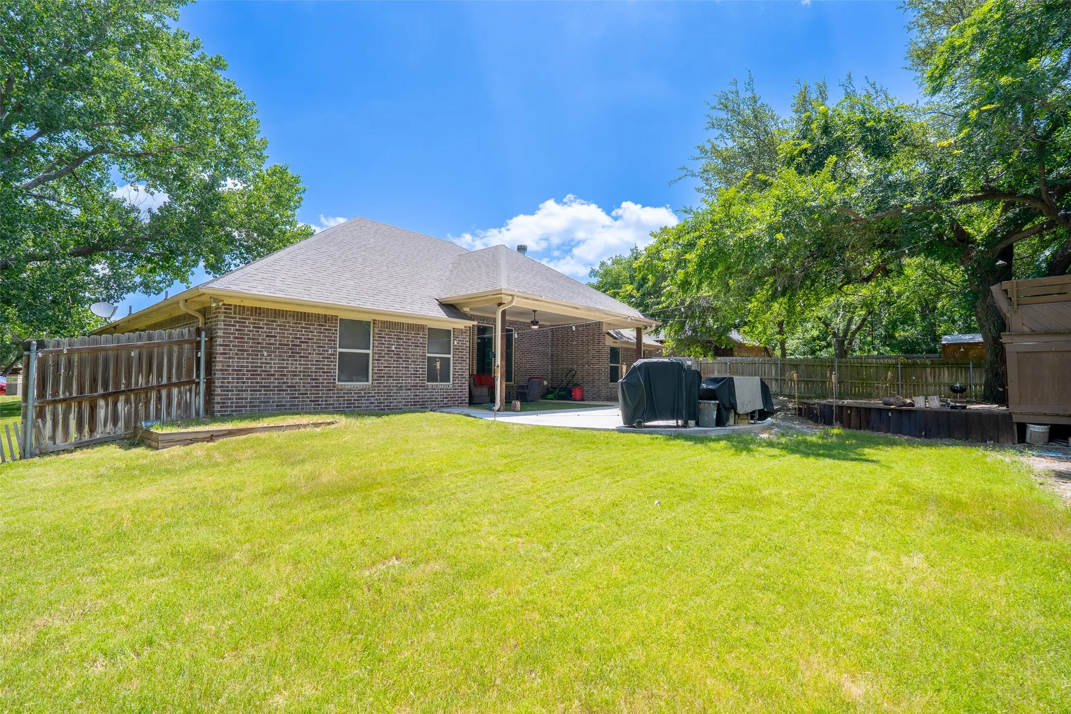 Single Family Residence For Sale in Erath County , 712 Spring Meadow Street, Stephenville, Texas 76401, 3 Bedrooms, 2 Bathrooms, 2 Garage spaces, 1,858 Sqft, built in 2016, Price $415,000, mls#21311410, Real Estate Agent in Stephenville, Homes For Sale in Erath county, Homes For Sale in Stephenville, Realtor in Stephenville Texas, Real Estate Brokerage Independent Realty Texas, Luminita Cordes Realtor